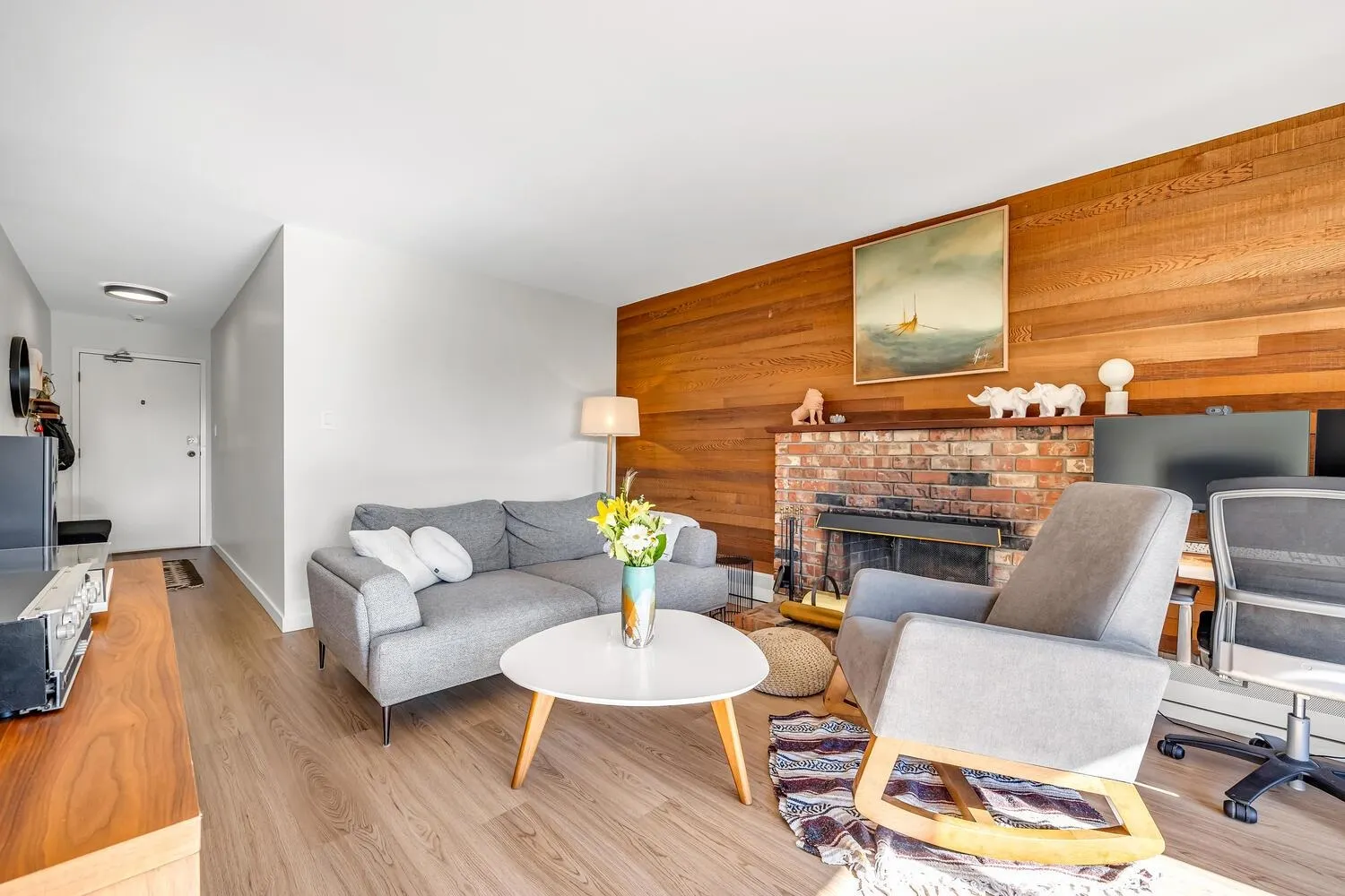 504 466 E Eighth Avenue