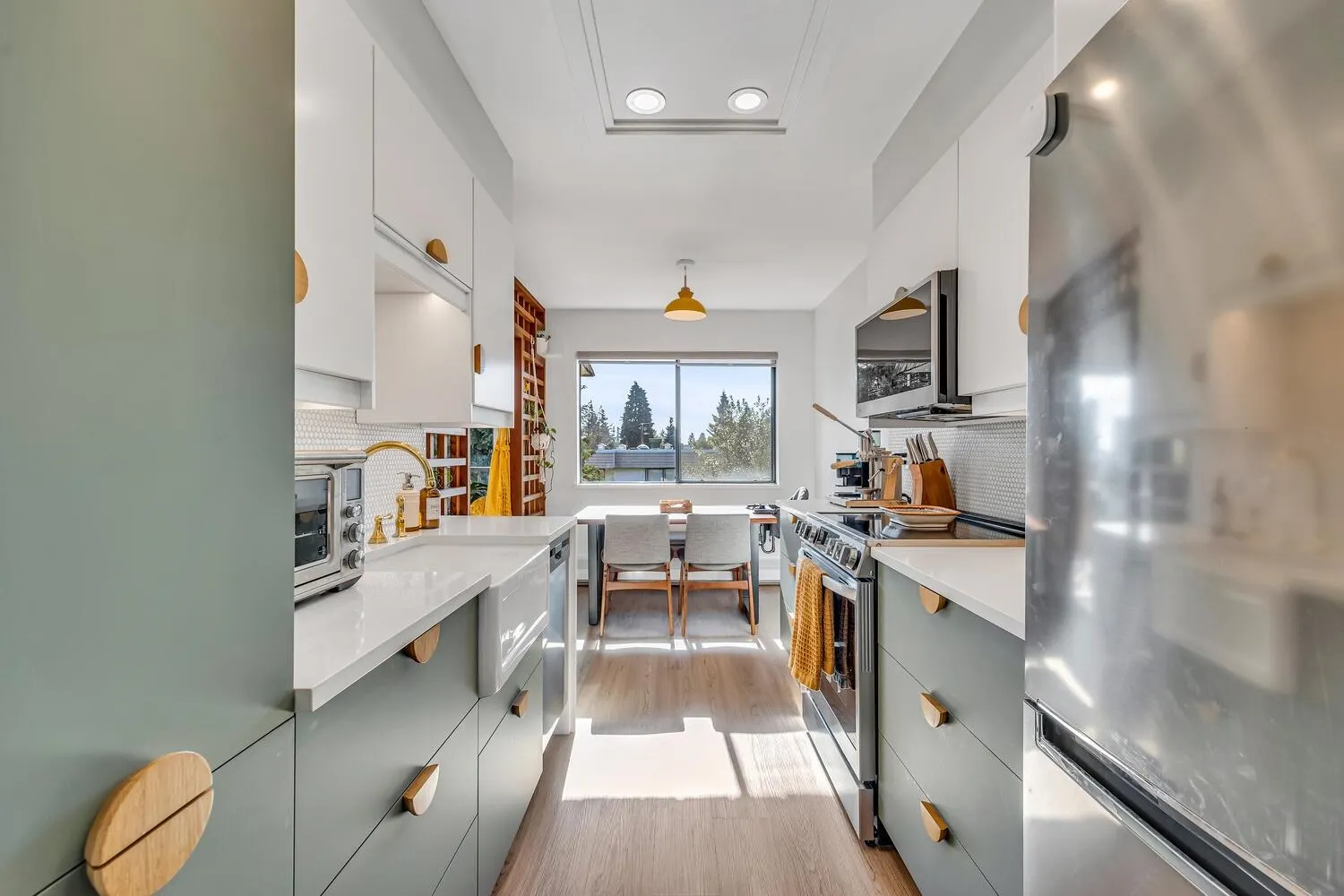 504 466 E Eighth Avenue