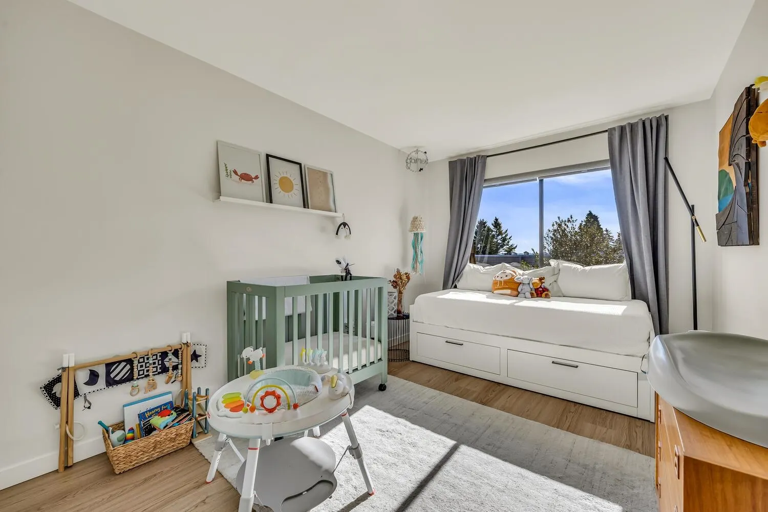 504 466 E Eighth Avenue