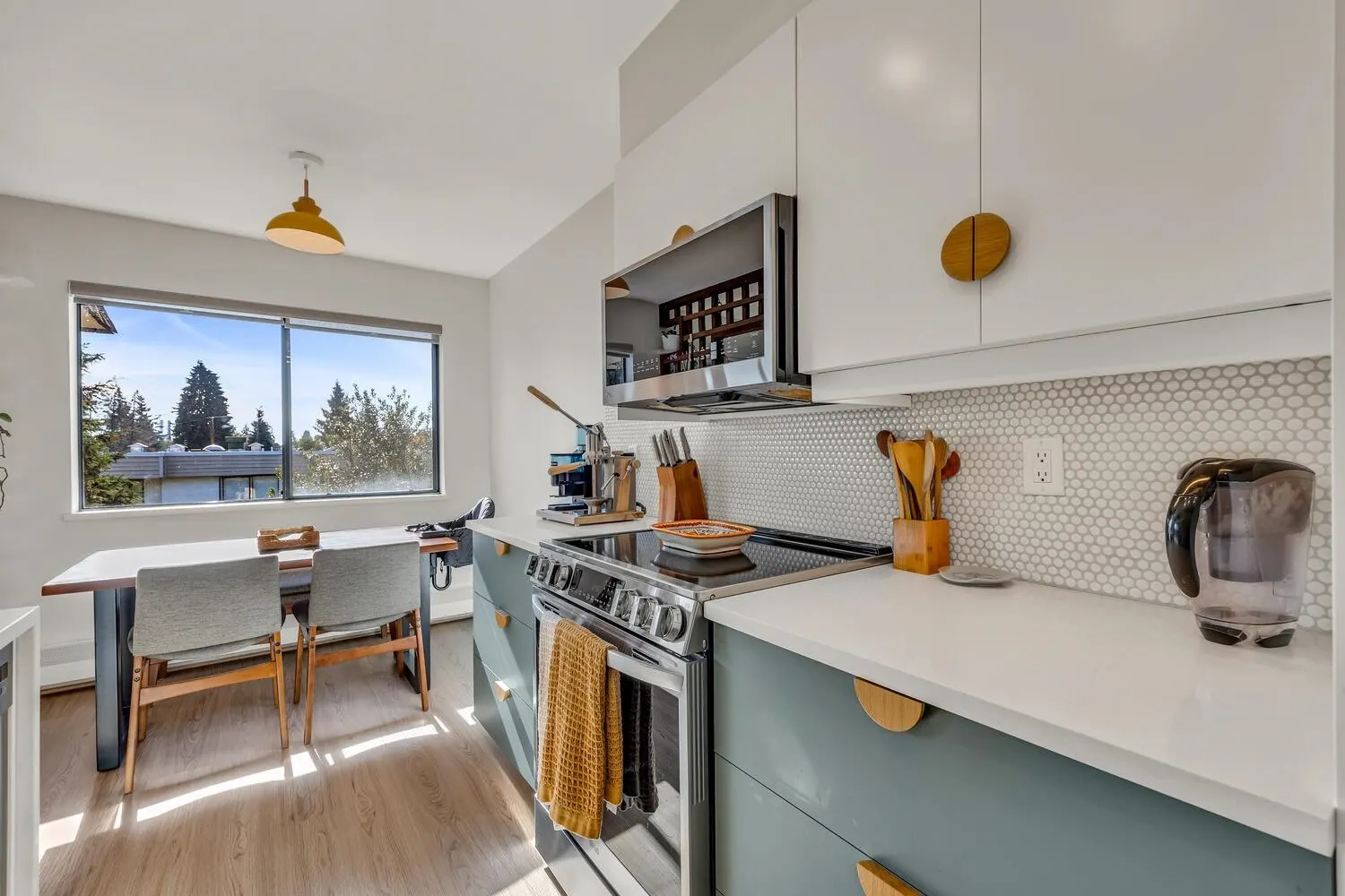 504 466 E Eighth Avenue