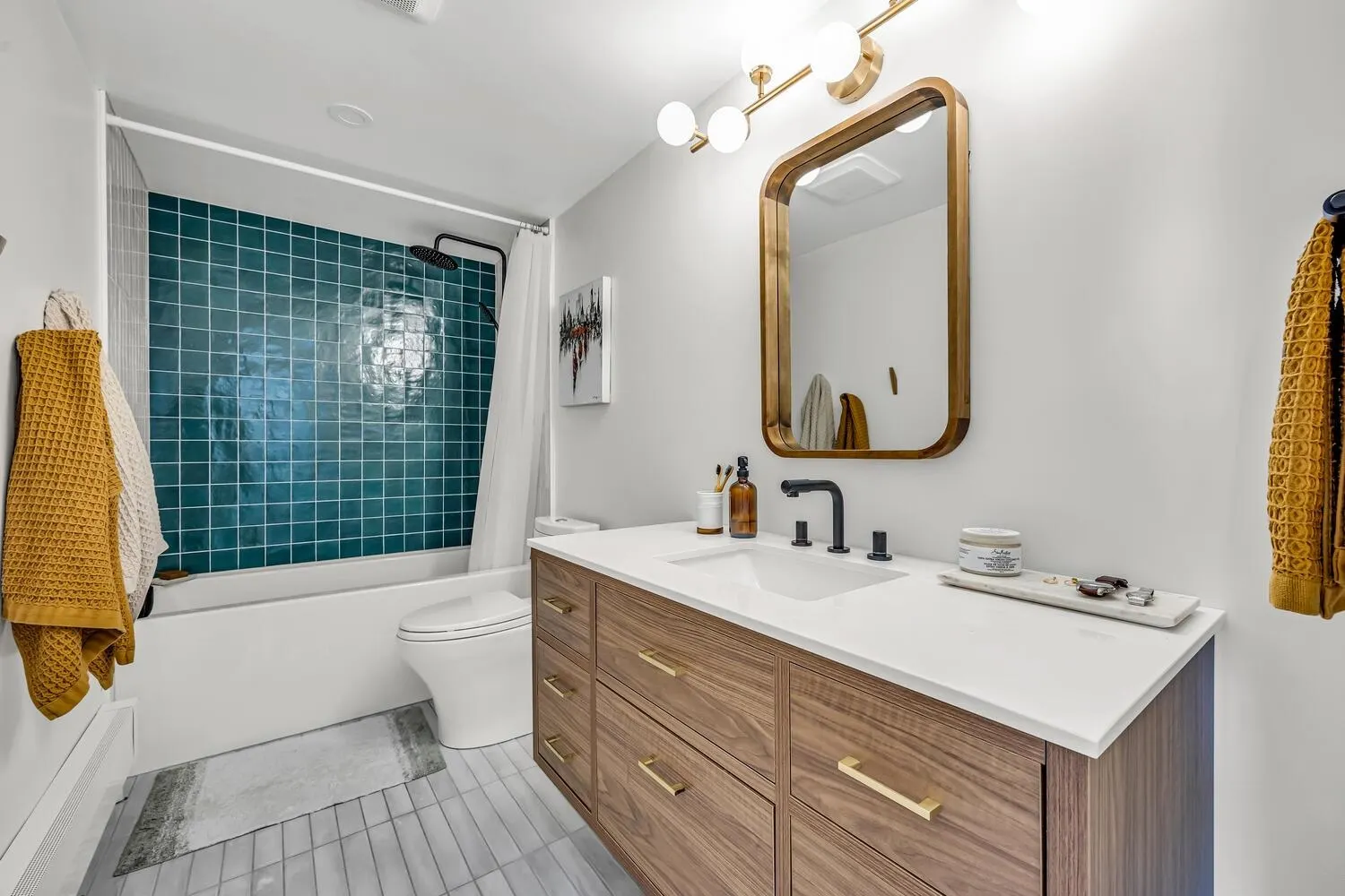 504 466 E Eighth Avenue