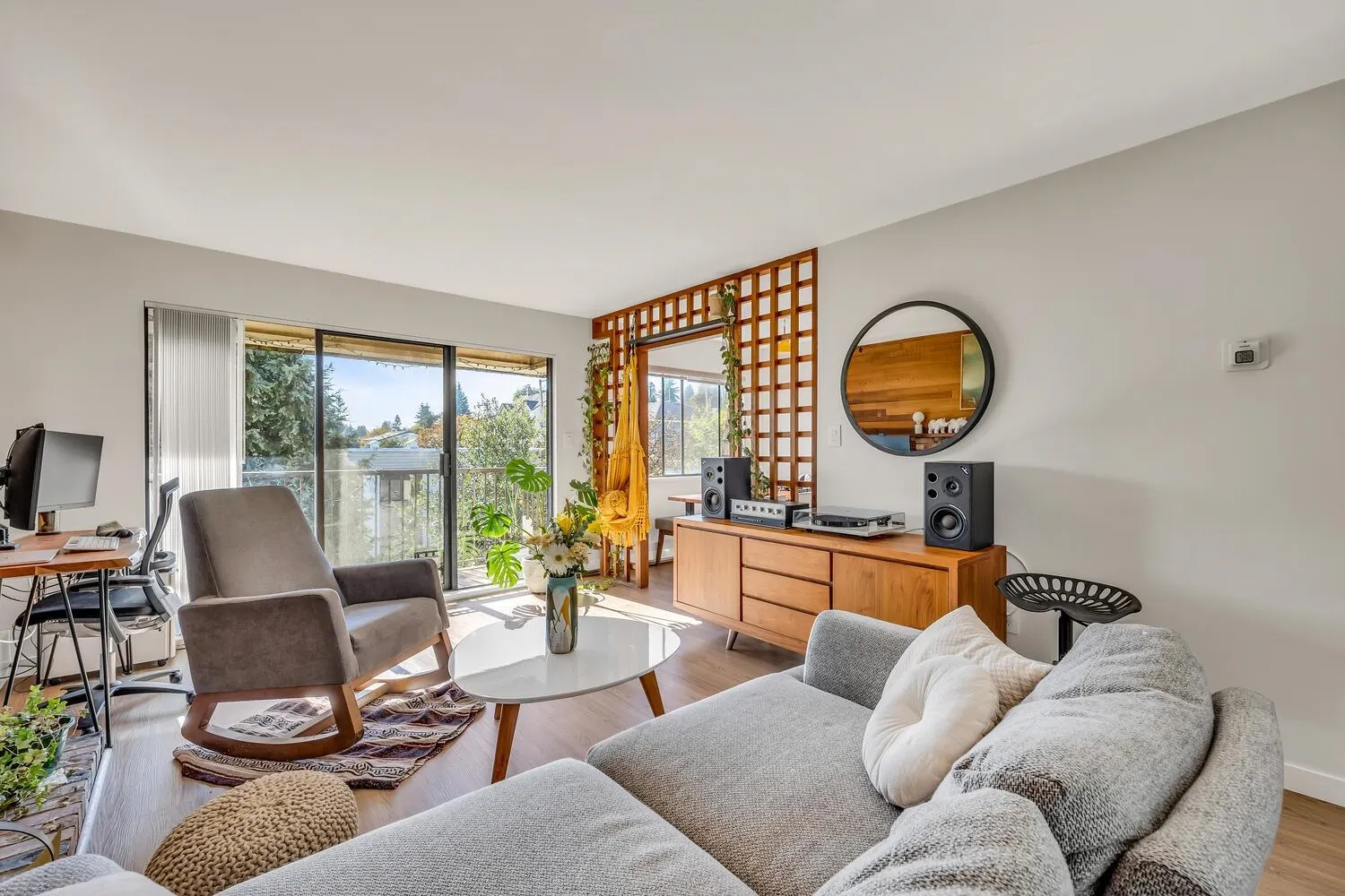 504 466 E Eighth Avenue