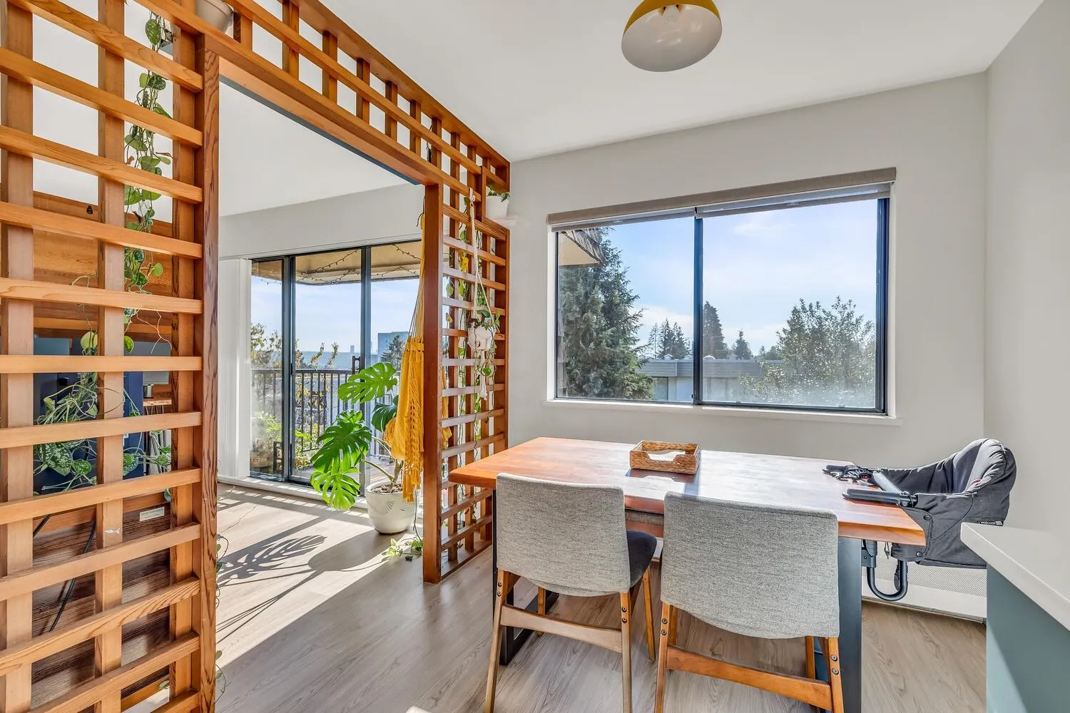 504 466 E Eighth Avenue