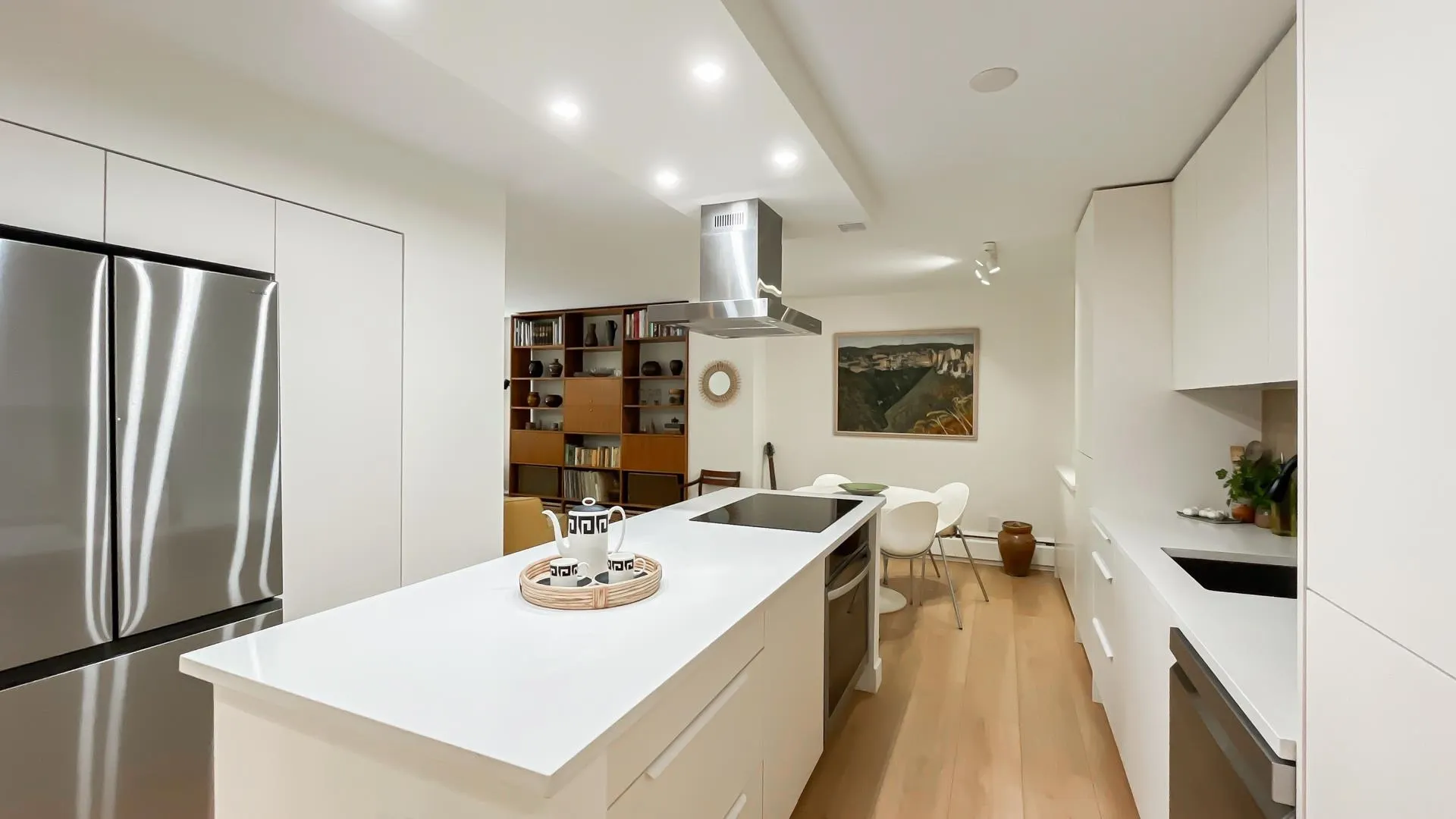 102 2016 Fullerton Avenue