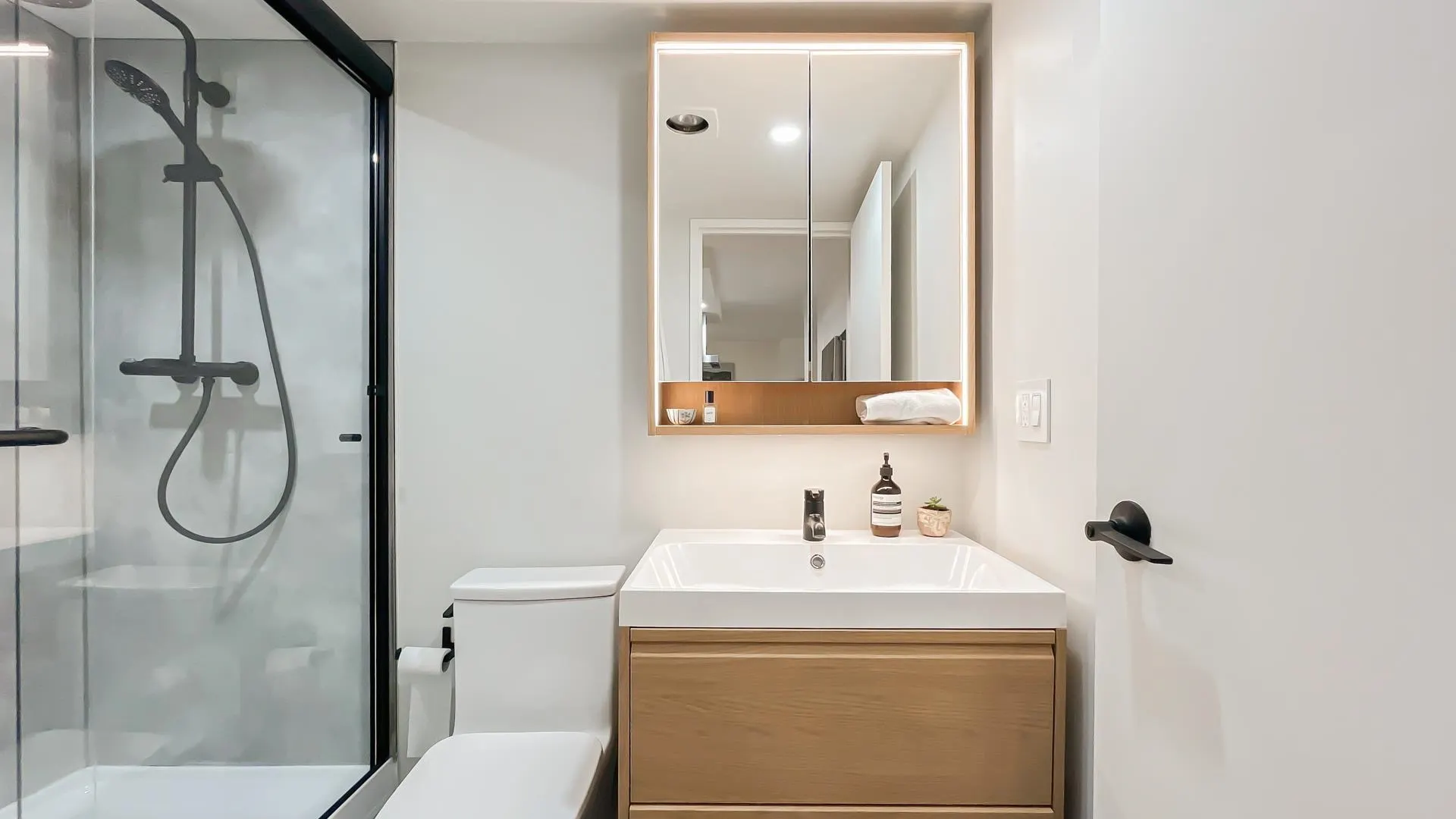 102 2016 Fullerton Avenue