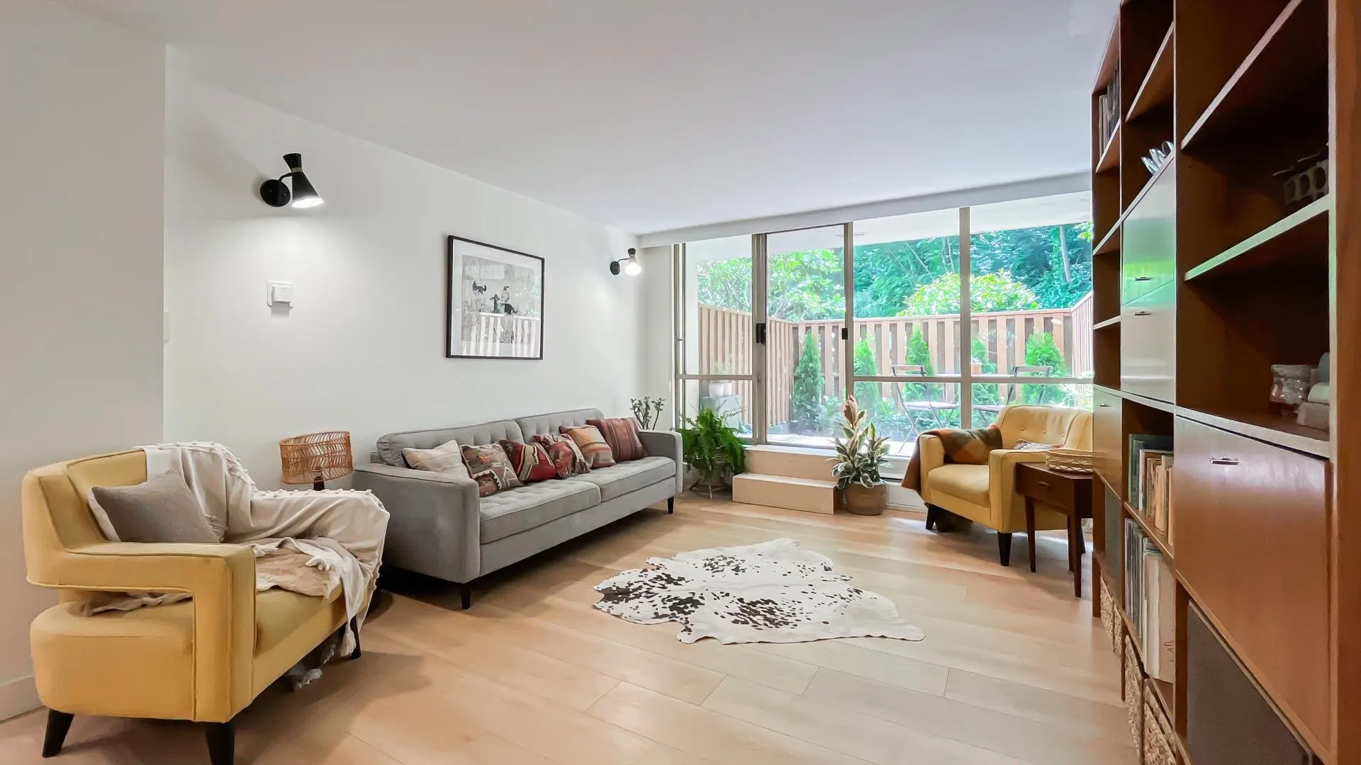 102 2016 Fullerton Avenue