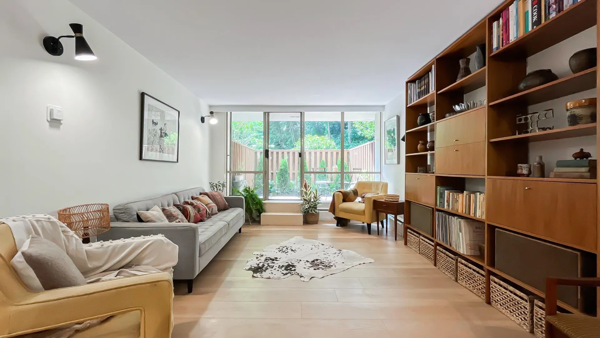 102 2016 Fullerton Avenue