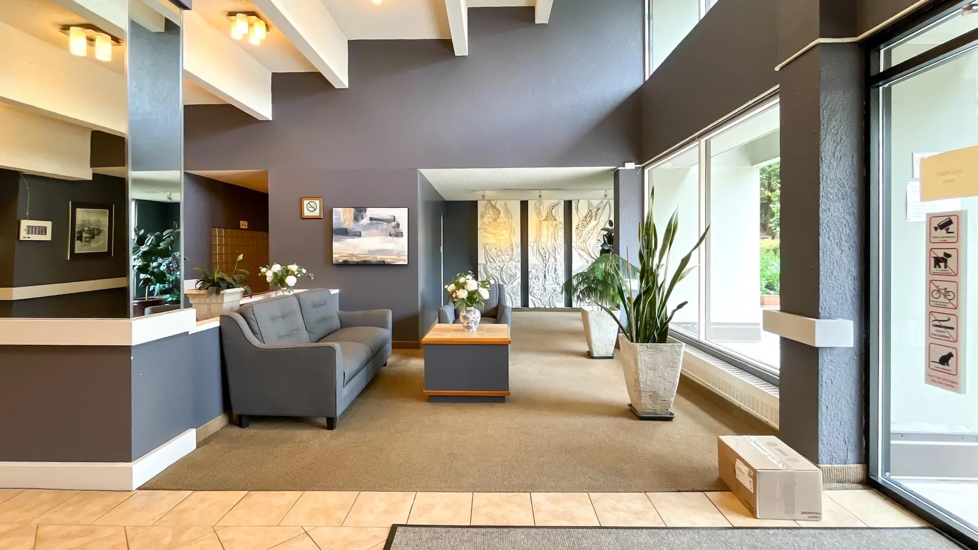 102 2016 Fullerton Avenue