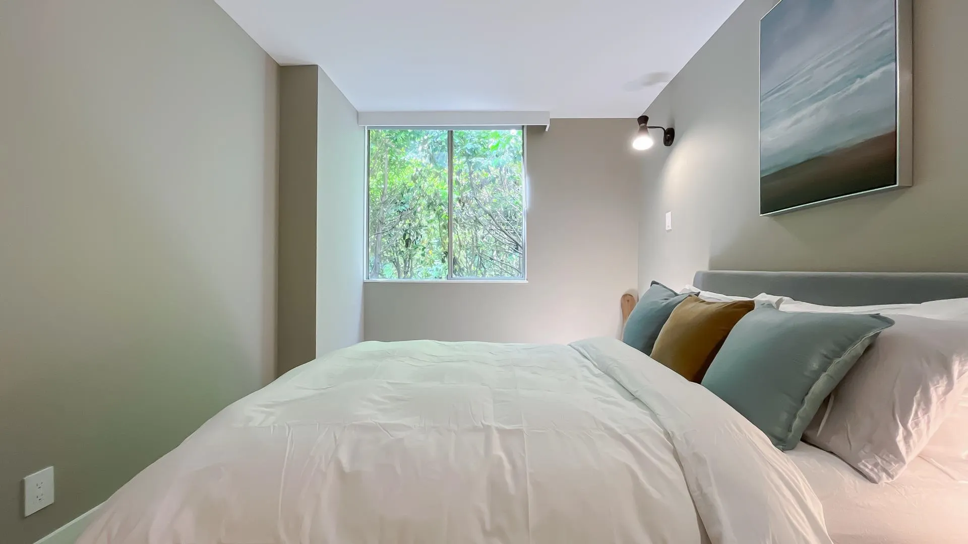 102 2016 Fullerton Avenue