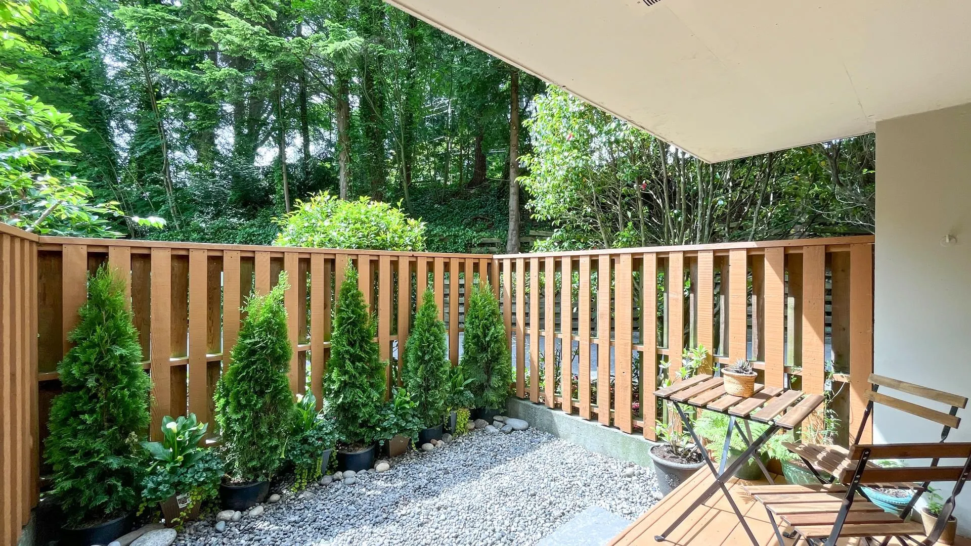 102 2016 Fullerton Avenue