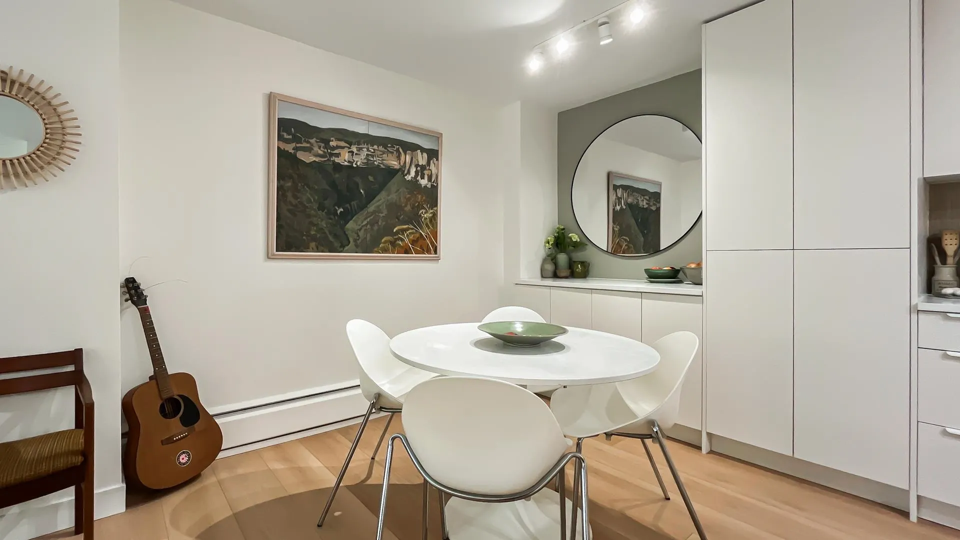 102 2016 Fullerton Avenue