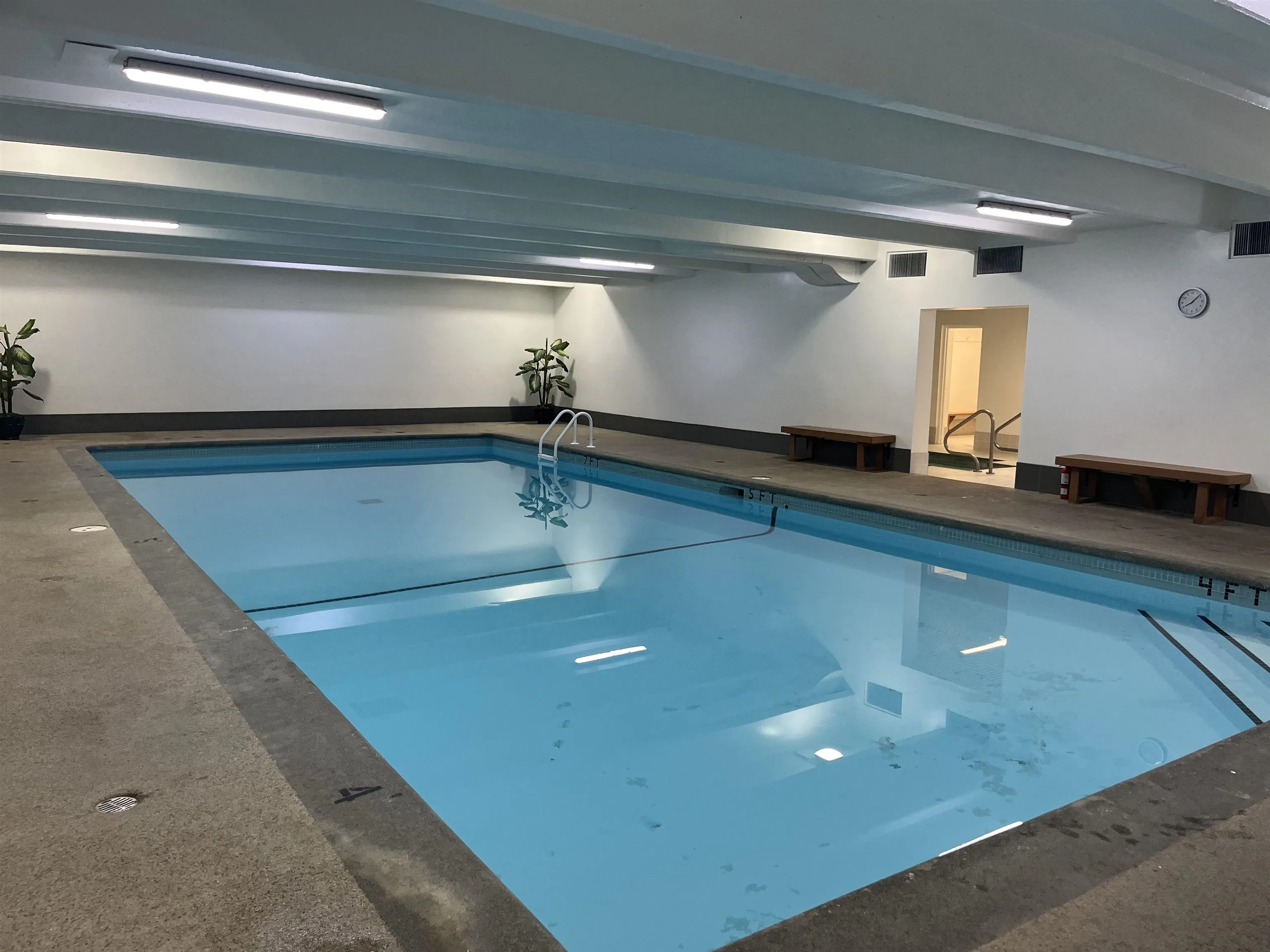 102 2016 Fullerton Avenue