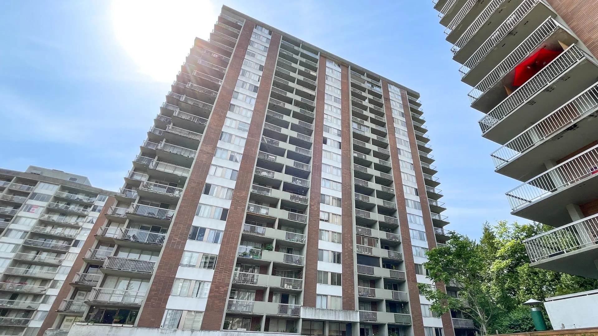 102 2016 Fullerton Avenue