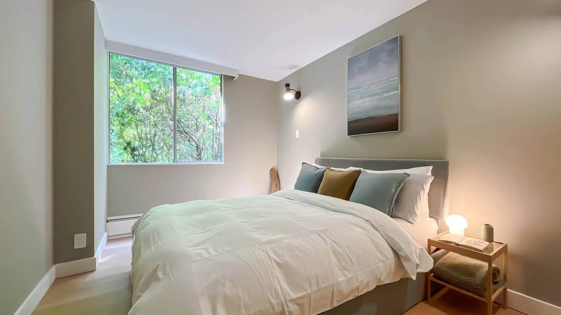 102 2016 Fullerton Avenue