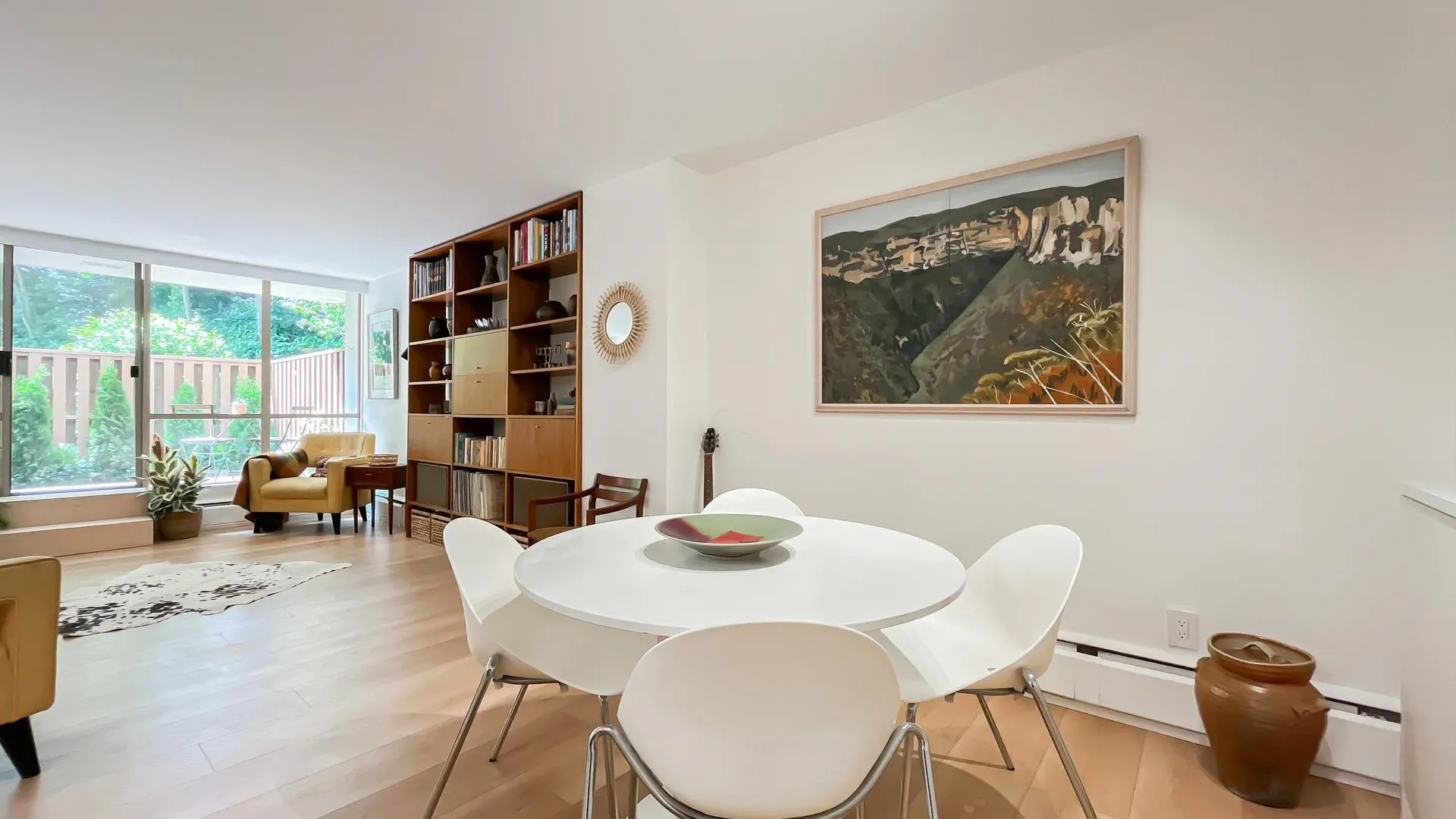 102 2016 Fullerton Avenue