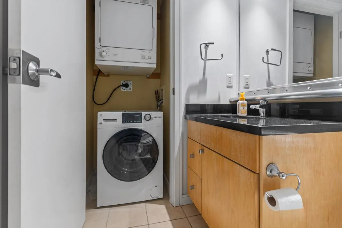 403 1003 Burnaby Street