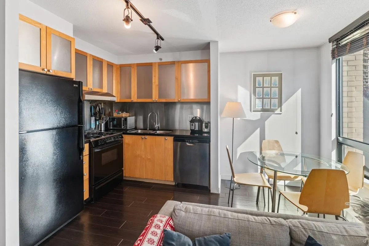 403 1003 Burnaby Street