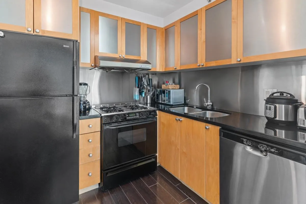 403 1003 Burnaby Street