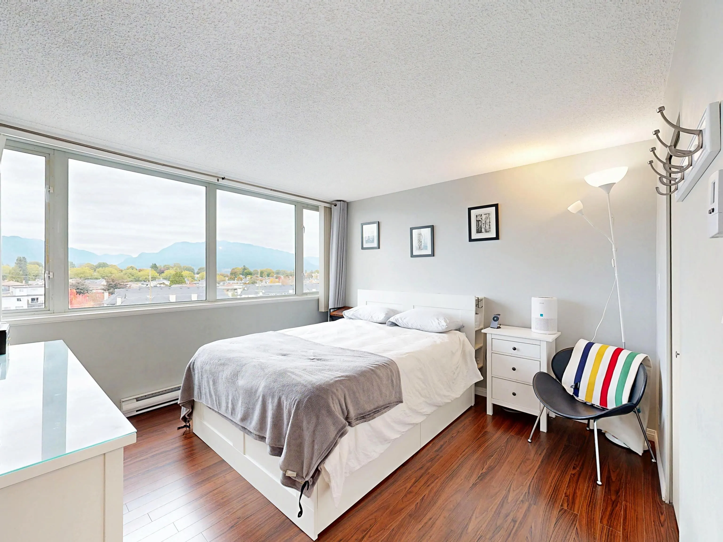 802 3920 Hastings Street