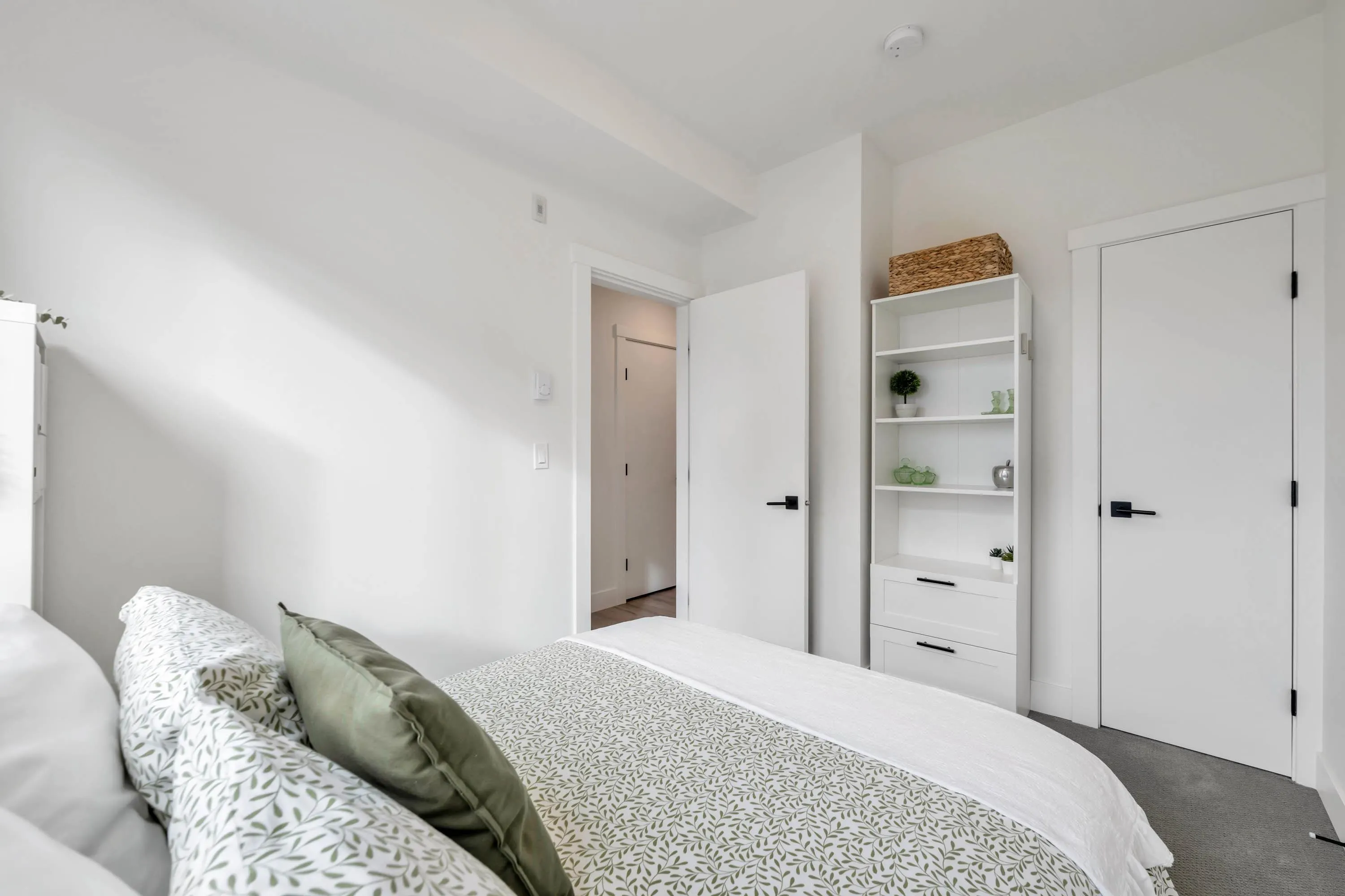 2506 2180 Kelly Avenue