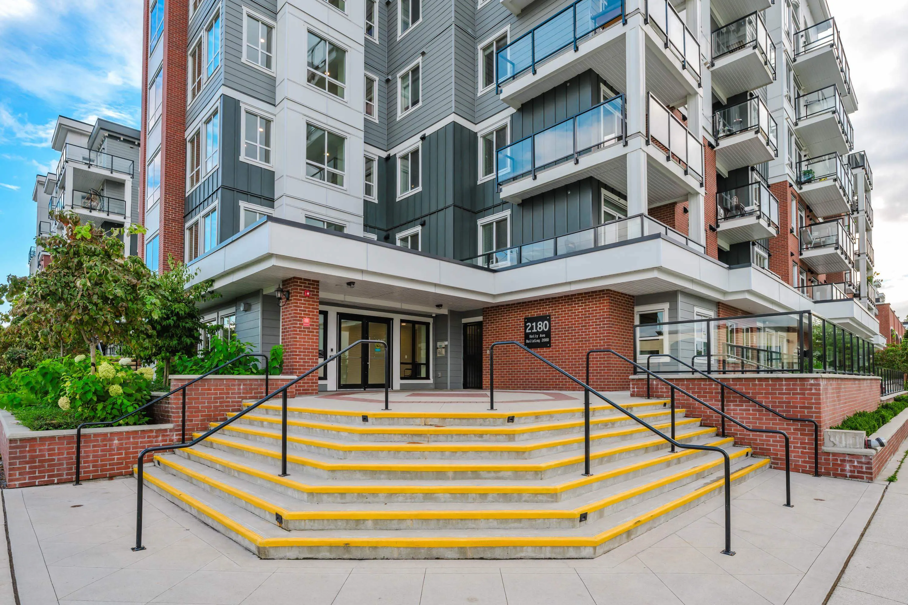 2506 2180 Kelly Avenue