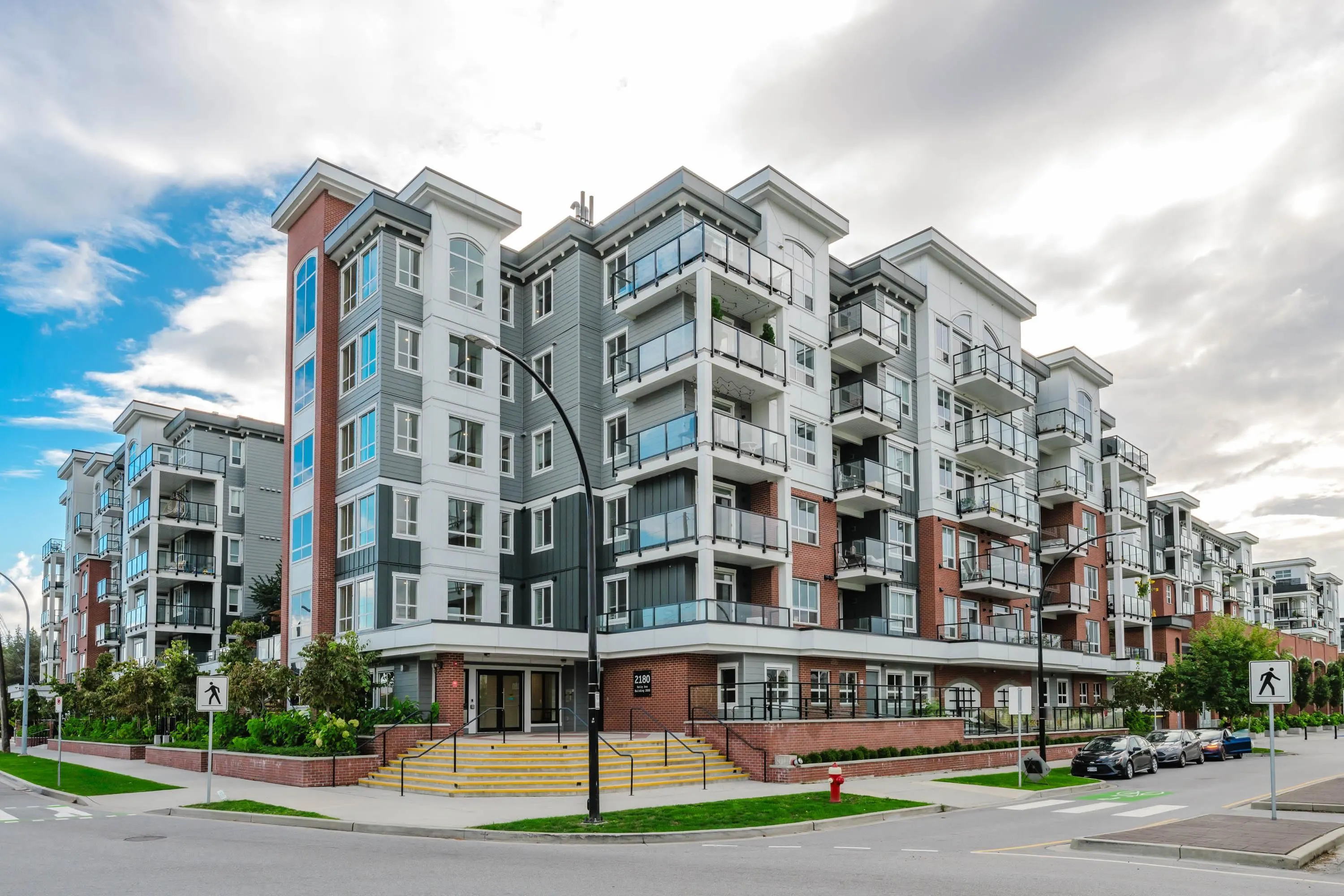 2506 2180 Kelly Avenue
