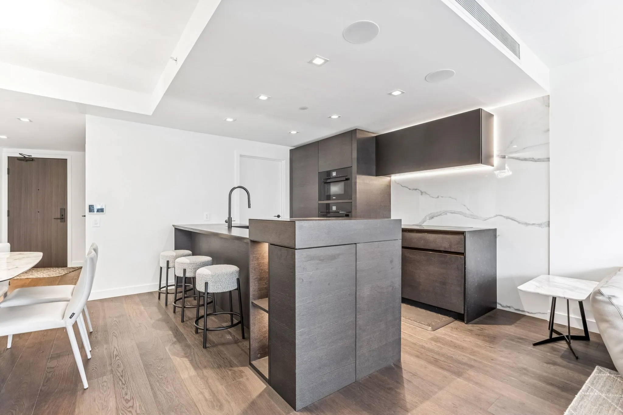 2103 620 Cardero Street