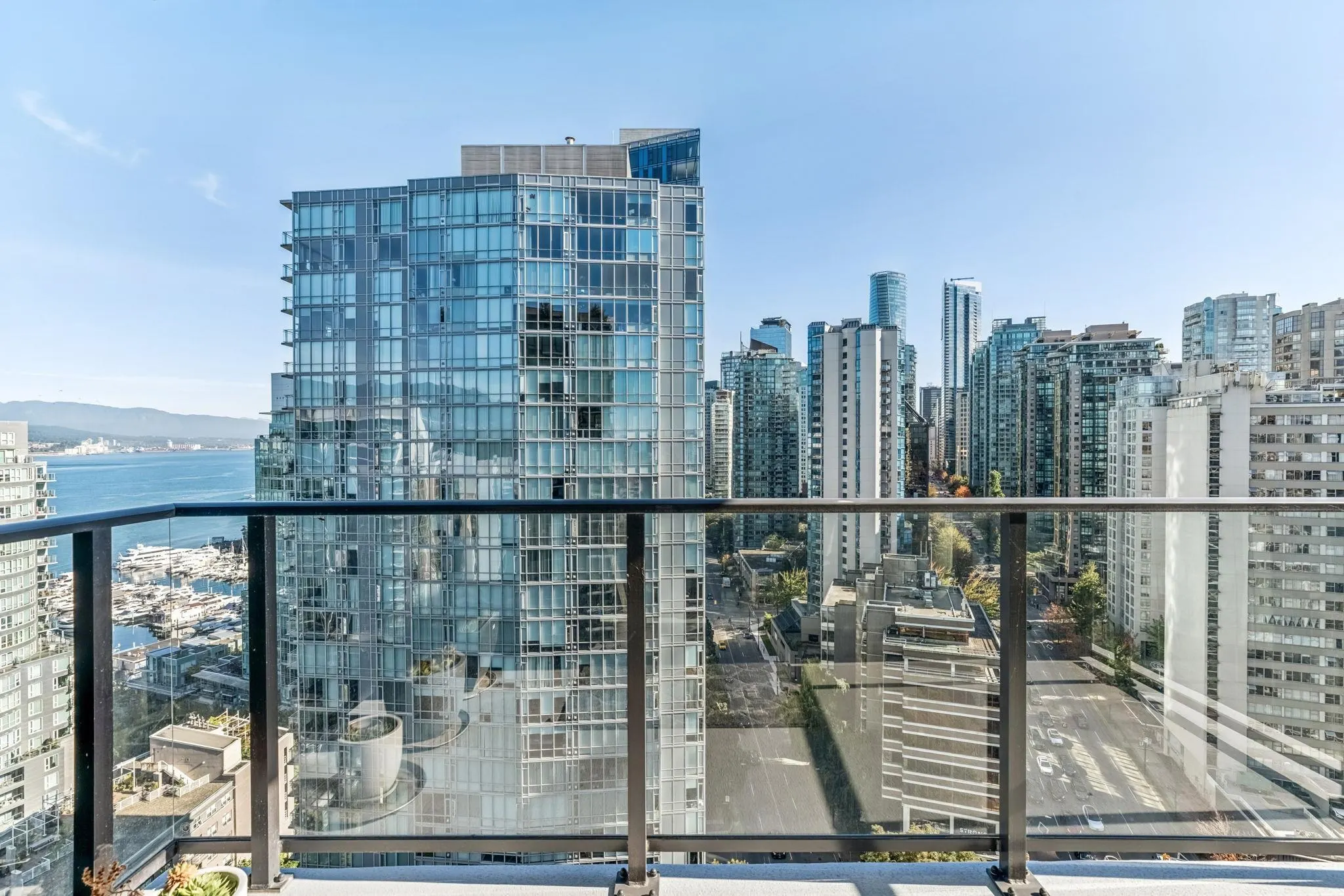 2103 620 Cardero Street