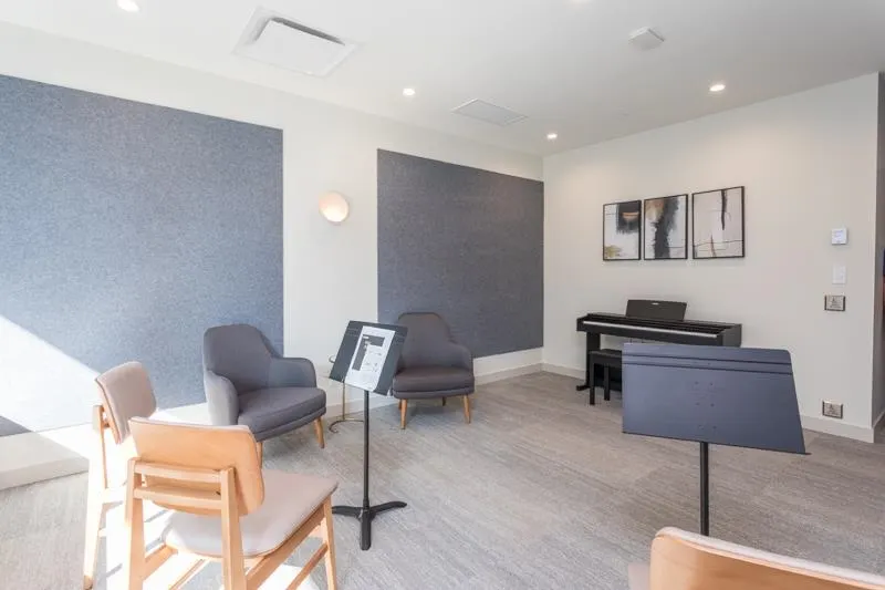 2906 537 Cottonwood Avenue