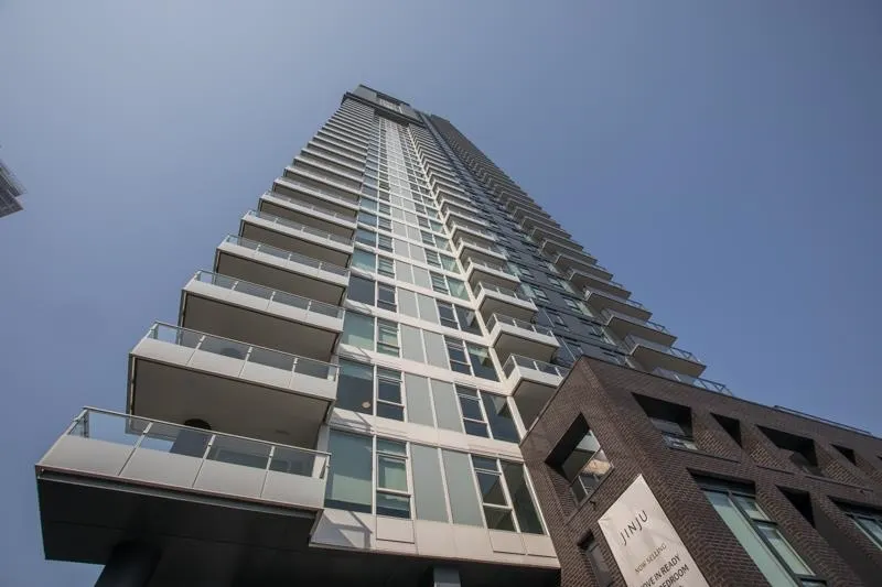 2906 537 Cottonwood Avenue