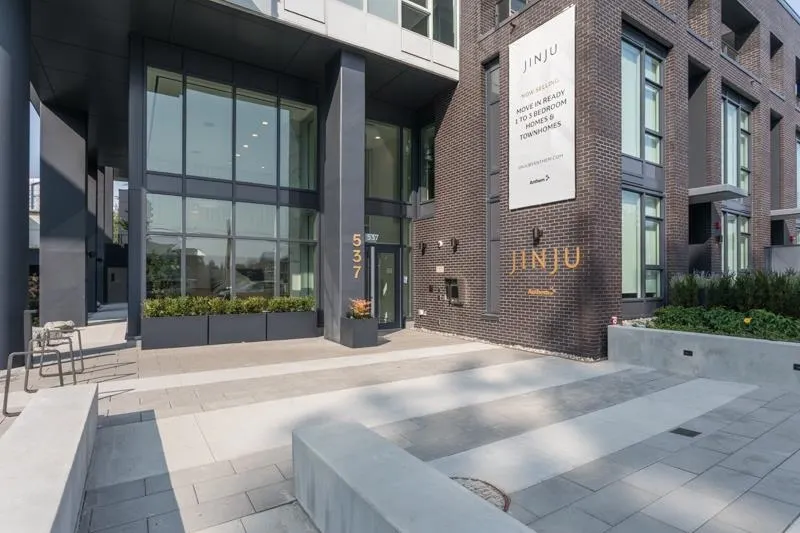 2906 537 Cottonwood Avenue