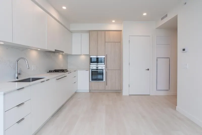 2906 537 Cottonwood Avenue