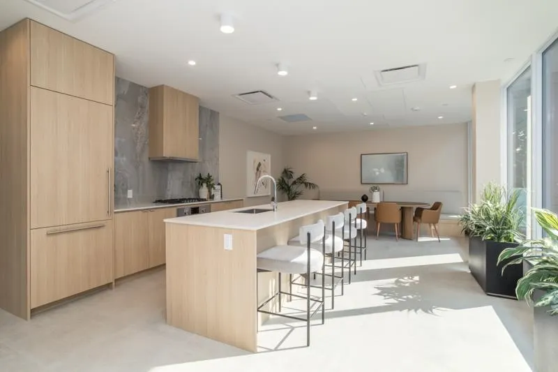 2906 537 Cottonwood Avenue