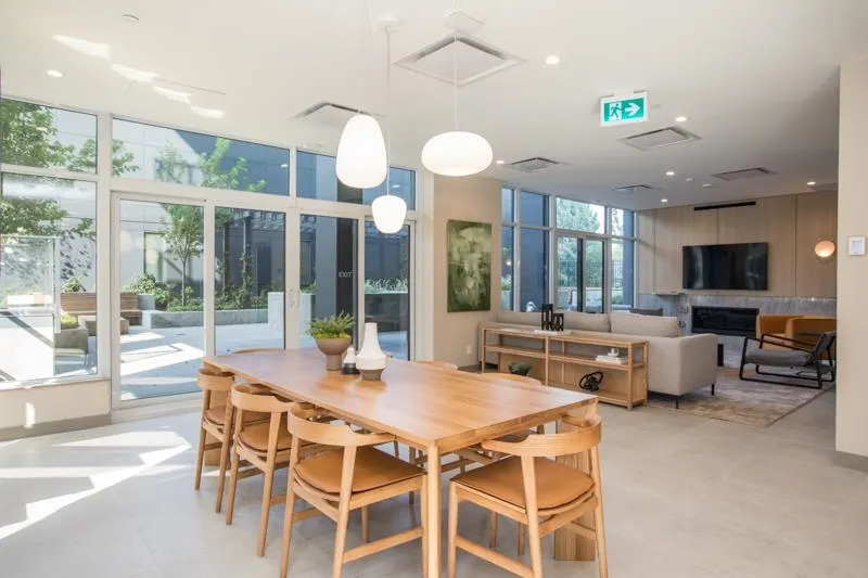 2906 537 Cottonwood Avenue