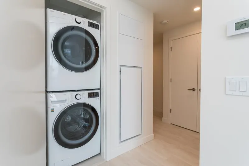 2906 537 Cottonwood Avenue