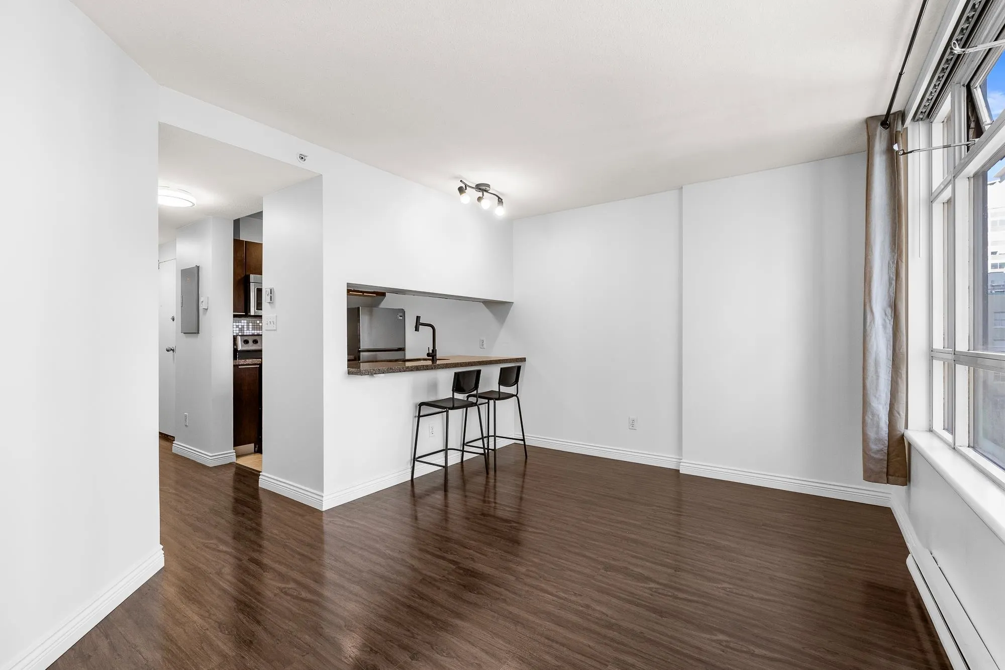 805 438 Seymour Street