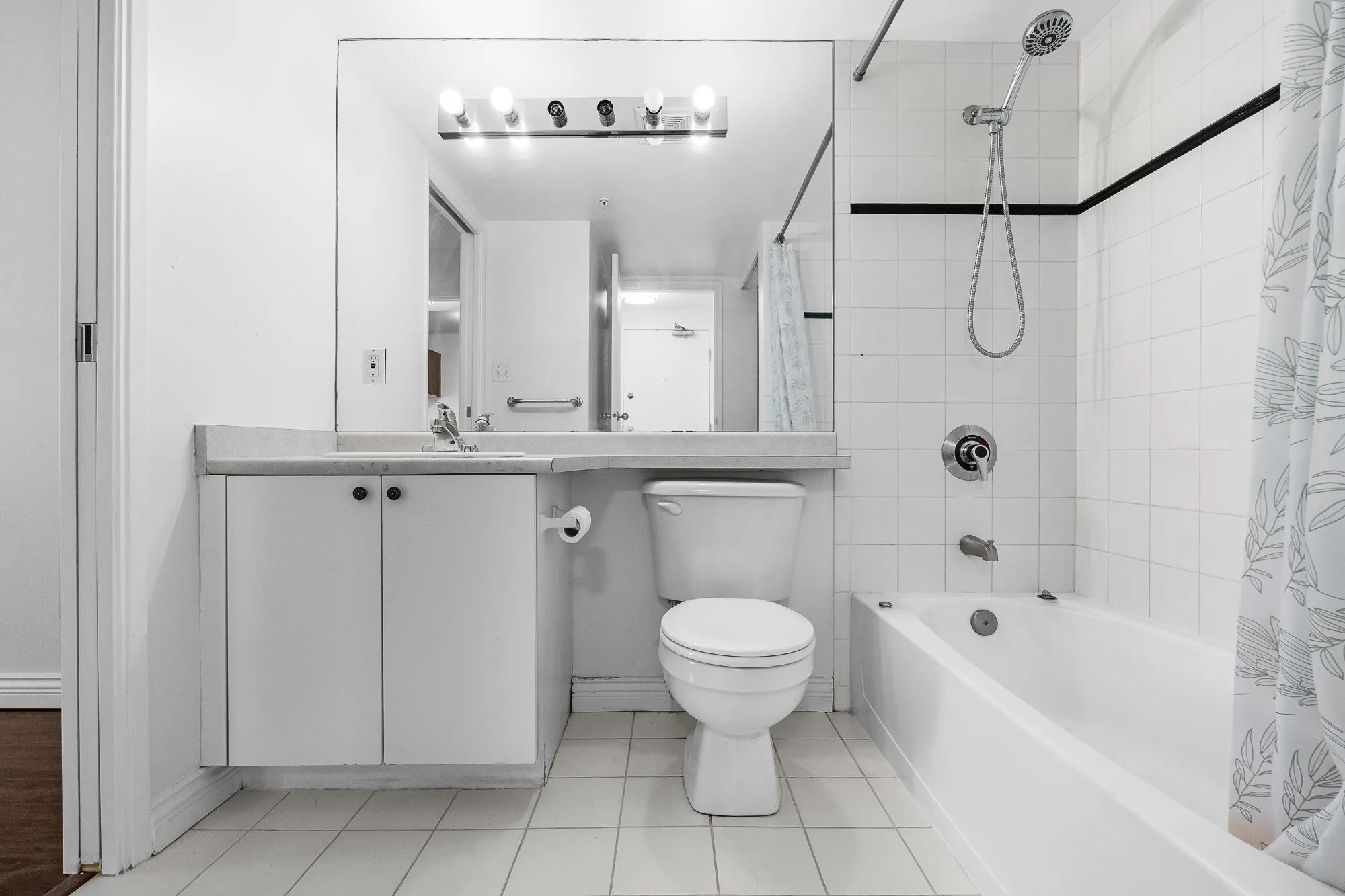 805 438 Seymour Street