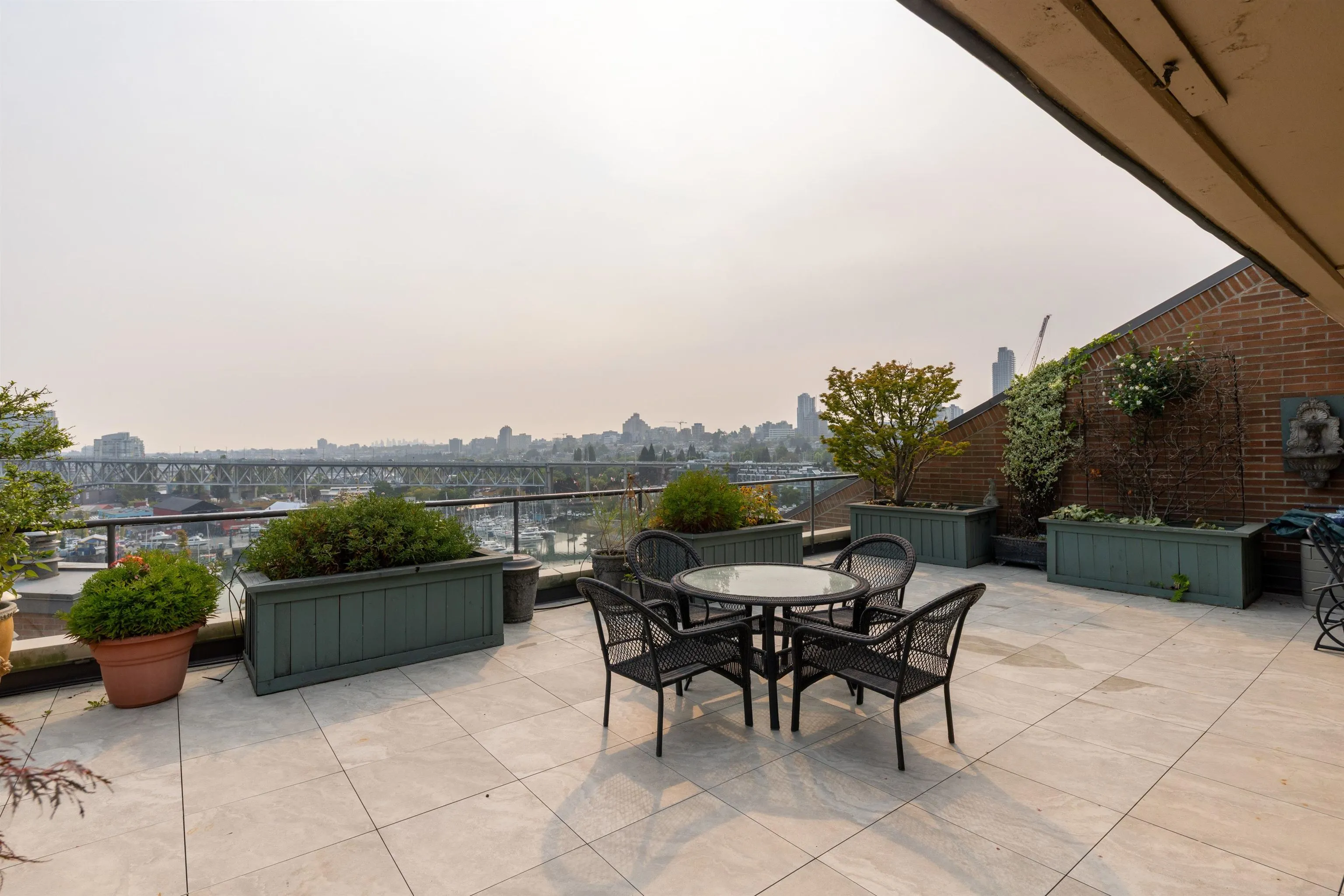 1009 1450 Pennyfarthing Drive