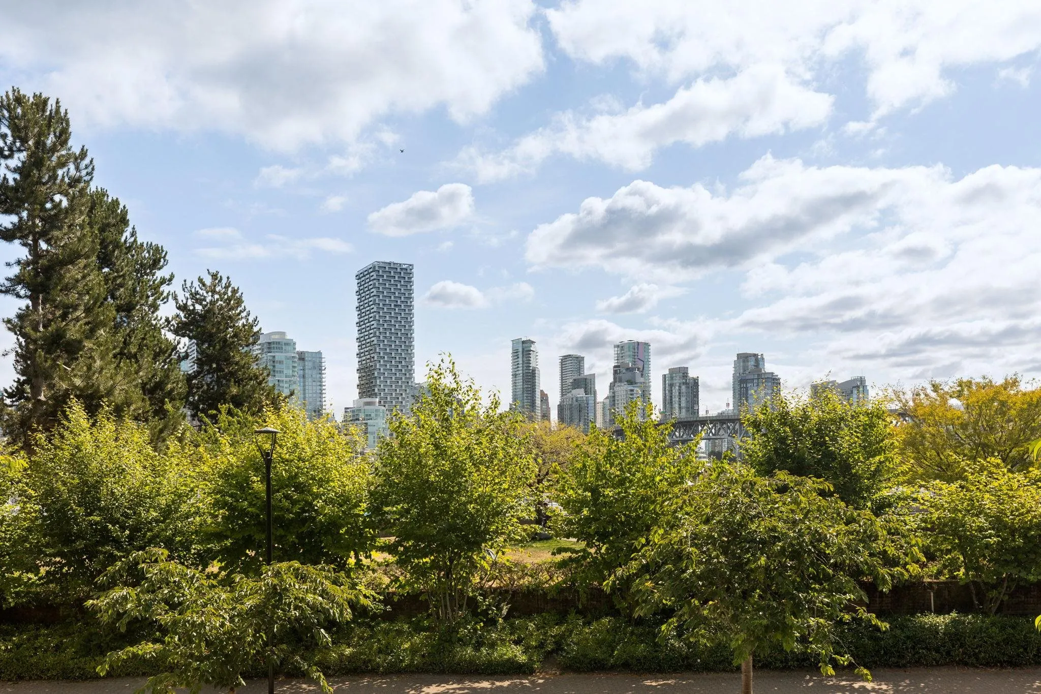 1009 1450 Pennyfarthing Drive