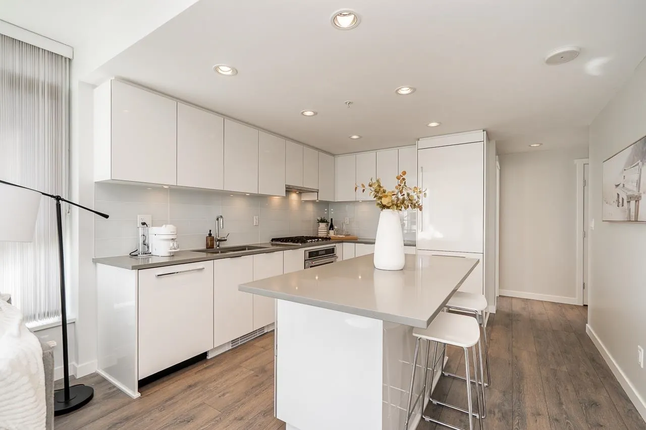 2808 2388 Madison Avenue