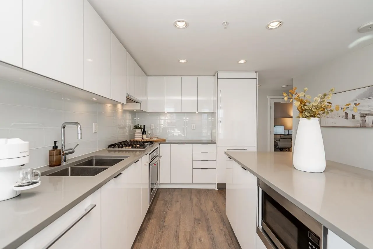2808 2388 Madison Avenue
