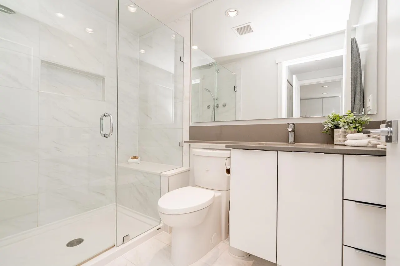 2808 2388 Madison Avenue