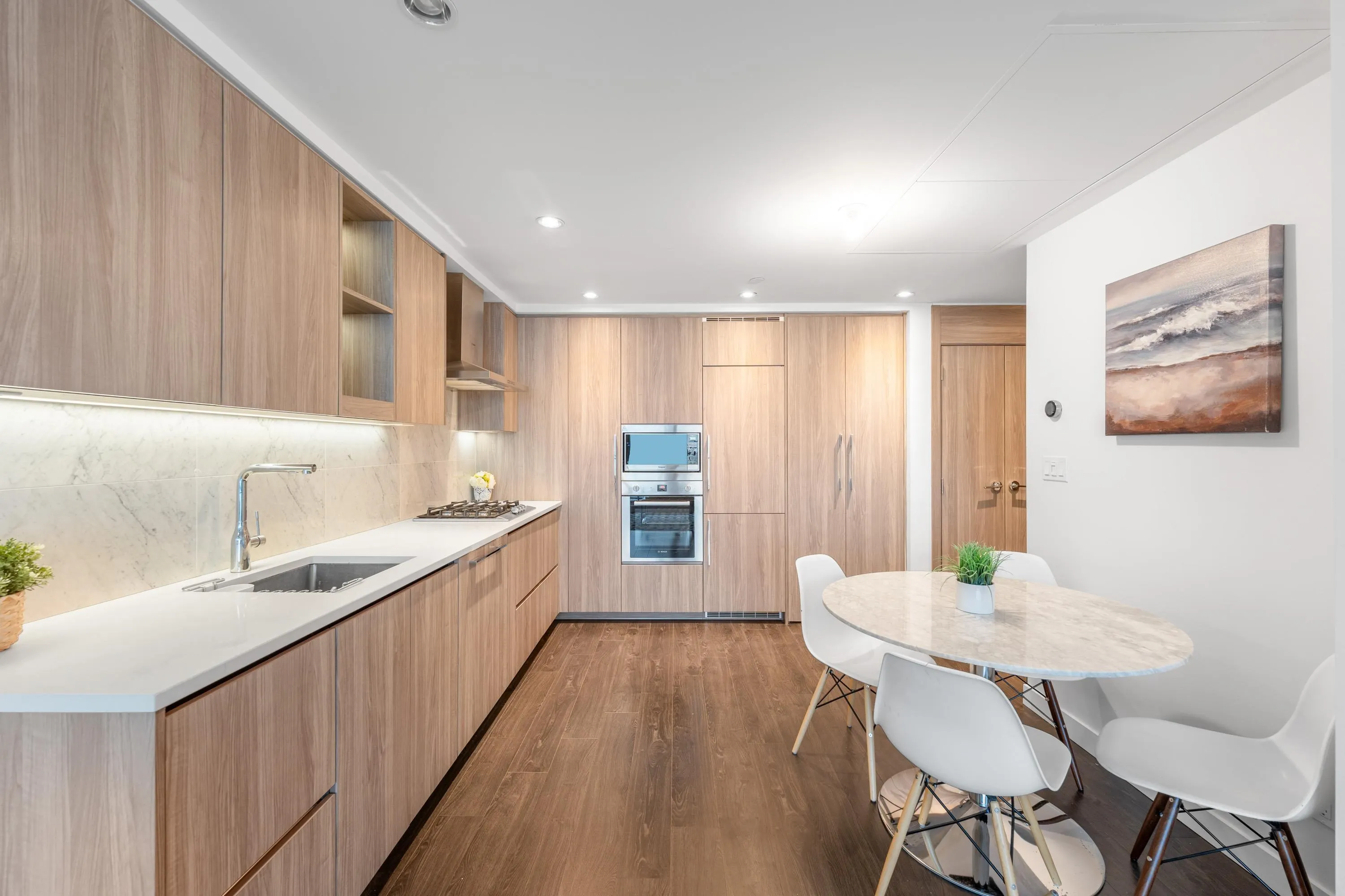 3905 4730 Lougheed Highway