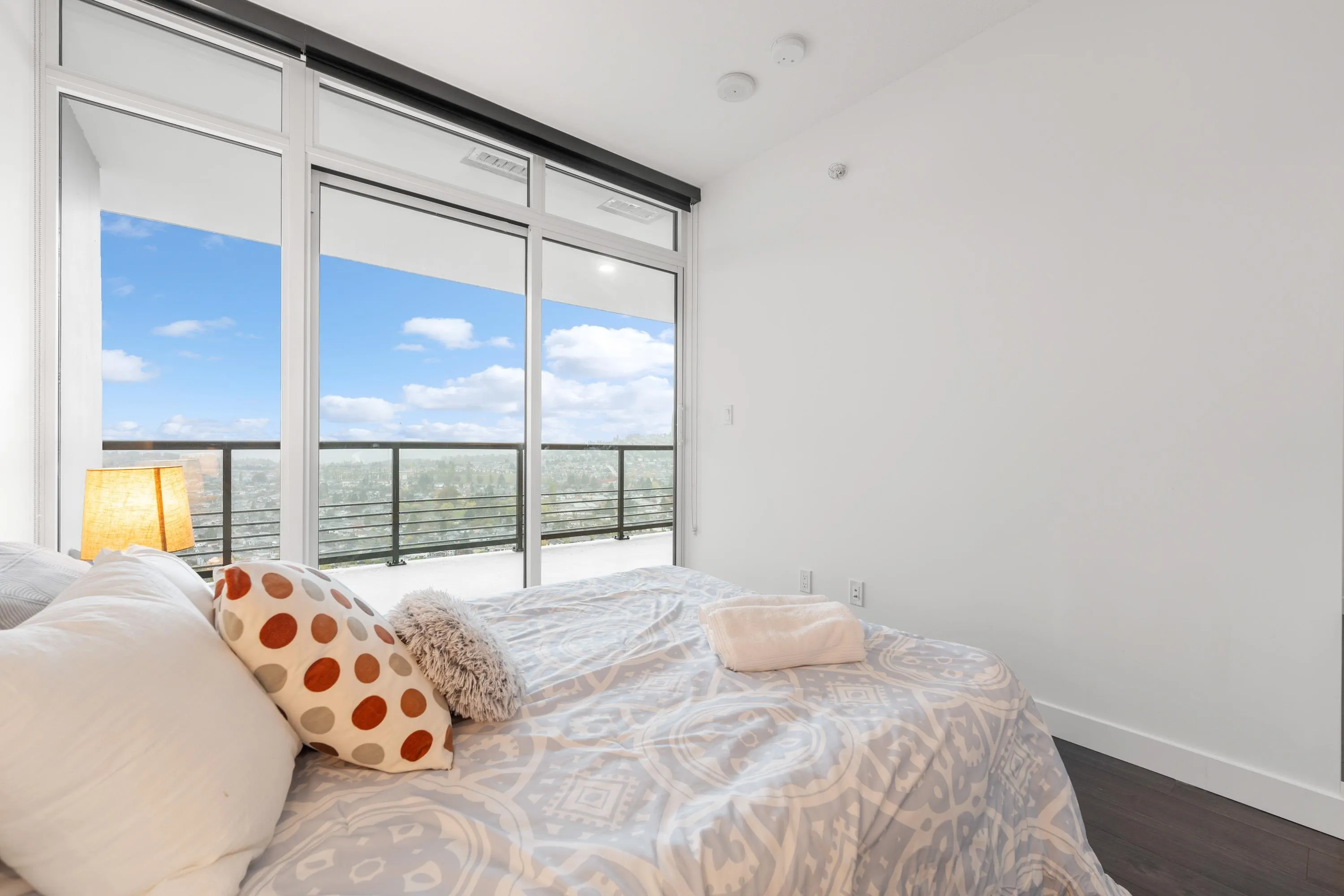3905 4730 Lougheed Highway
