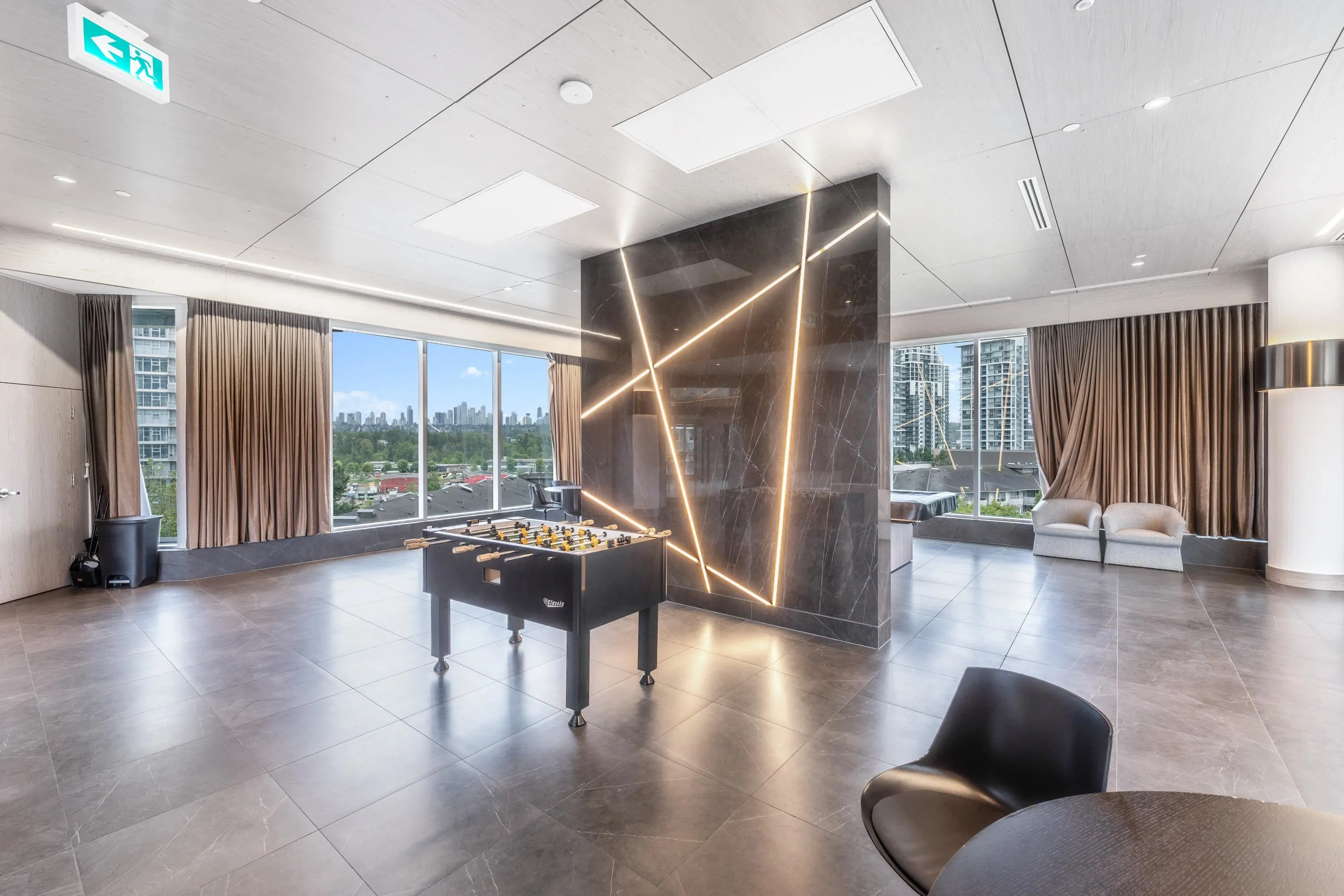 3905 4730 Lougheed Highway