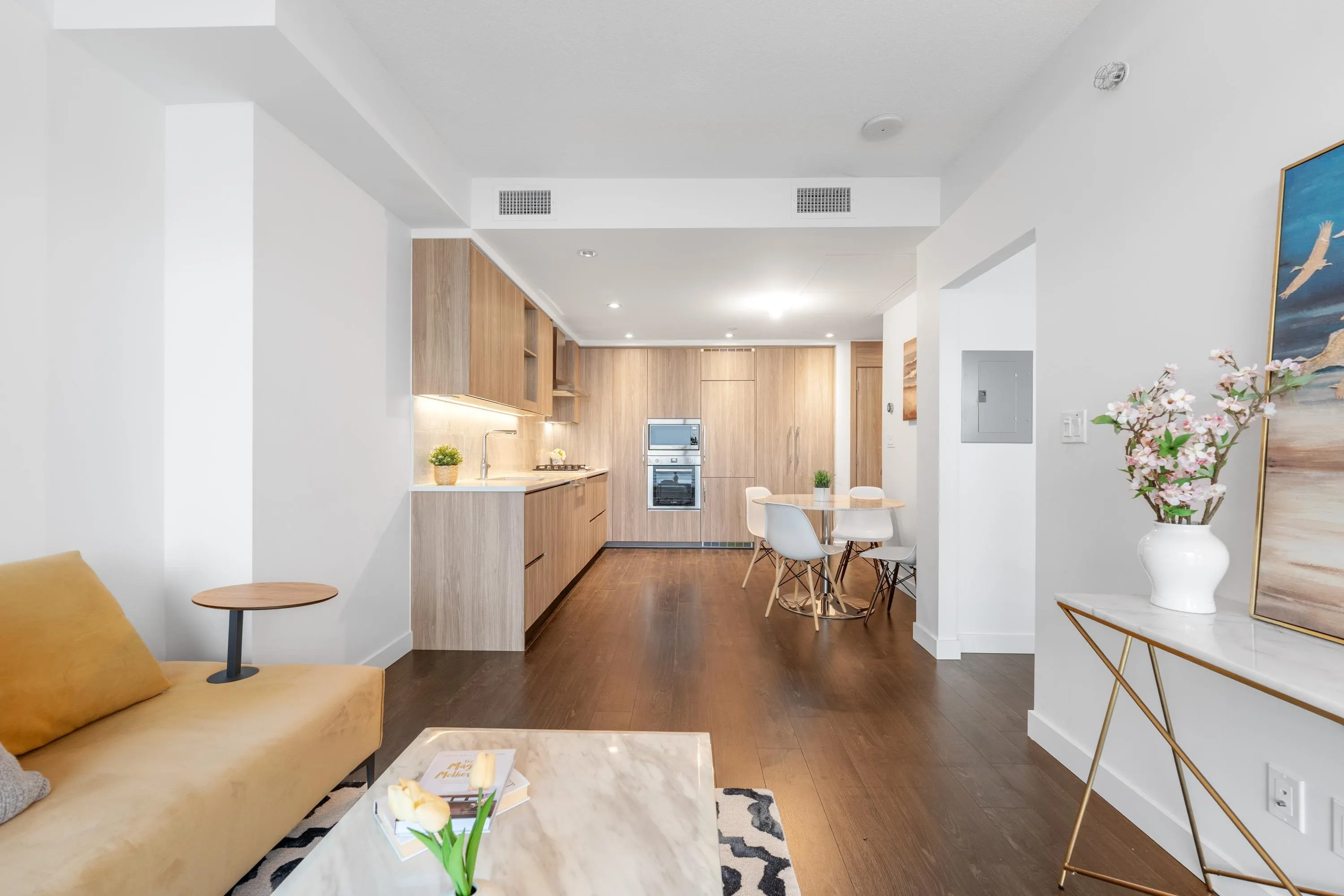 3905 4730 Lougheed Highway