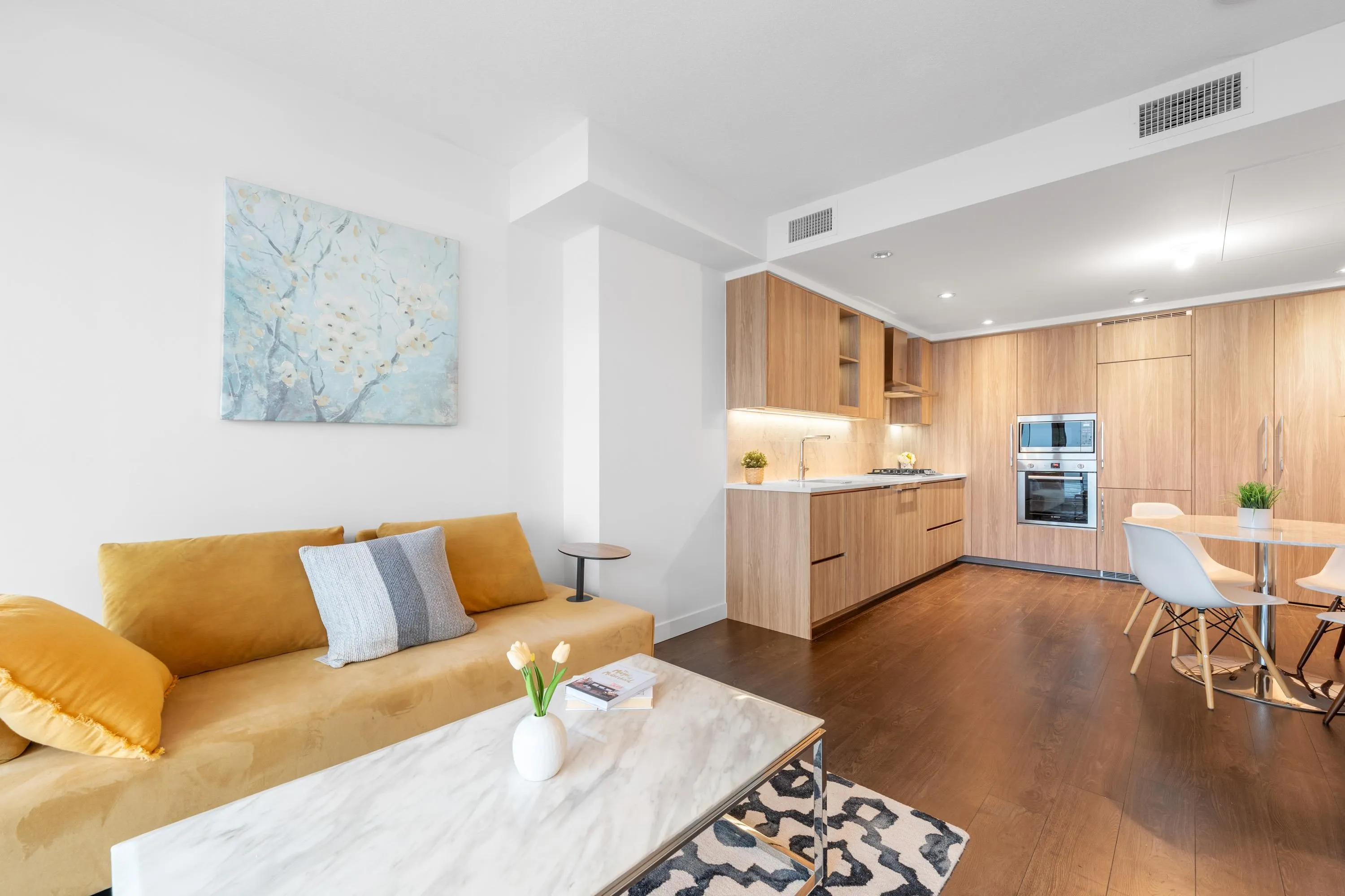 3905 4730 Lougheed Highway