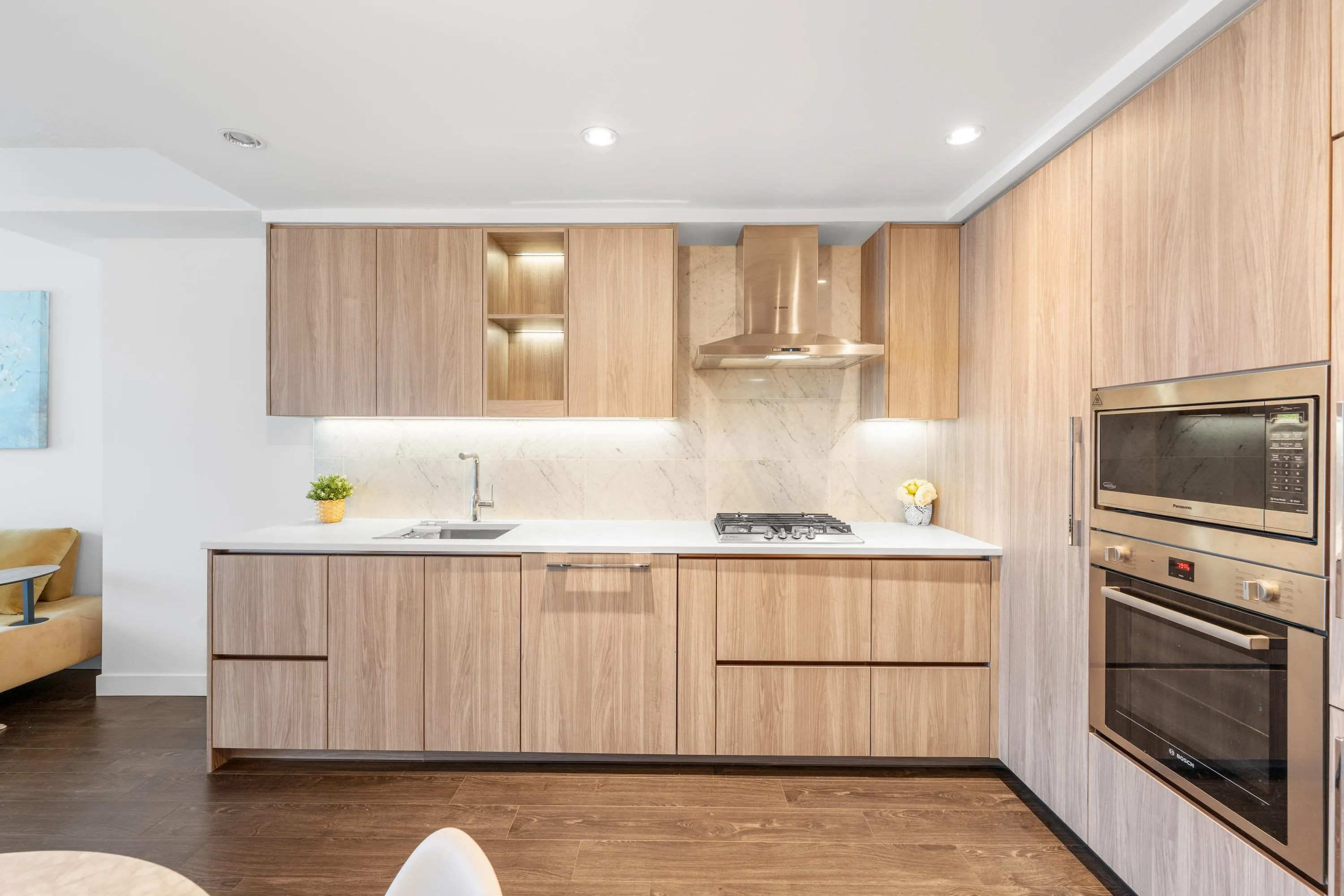 3905 4730 Lougheed Highway