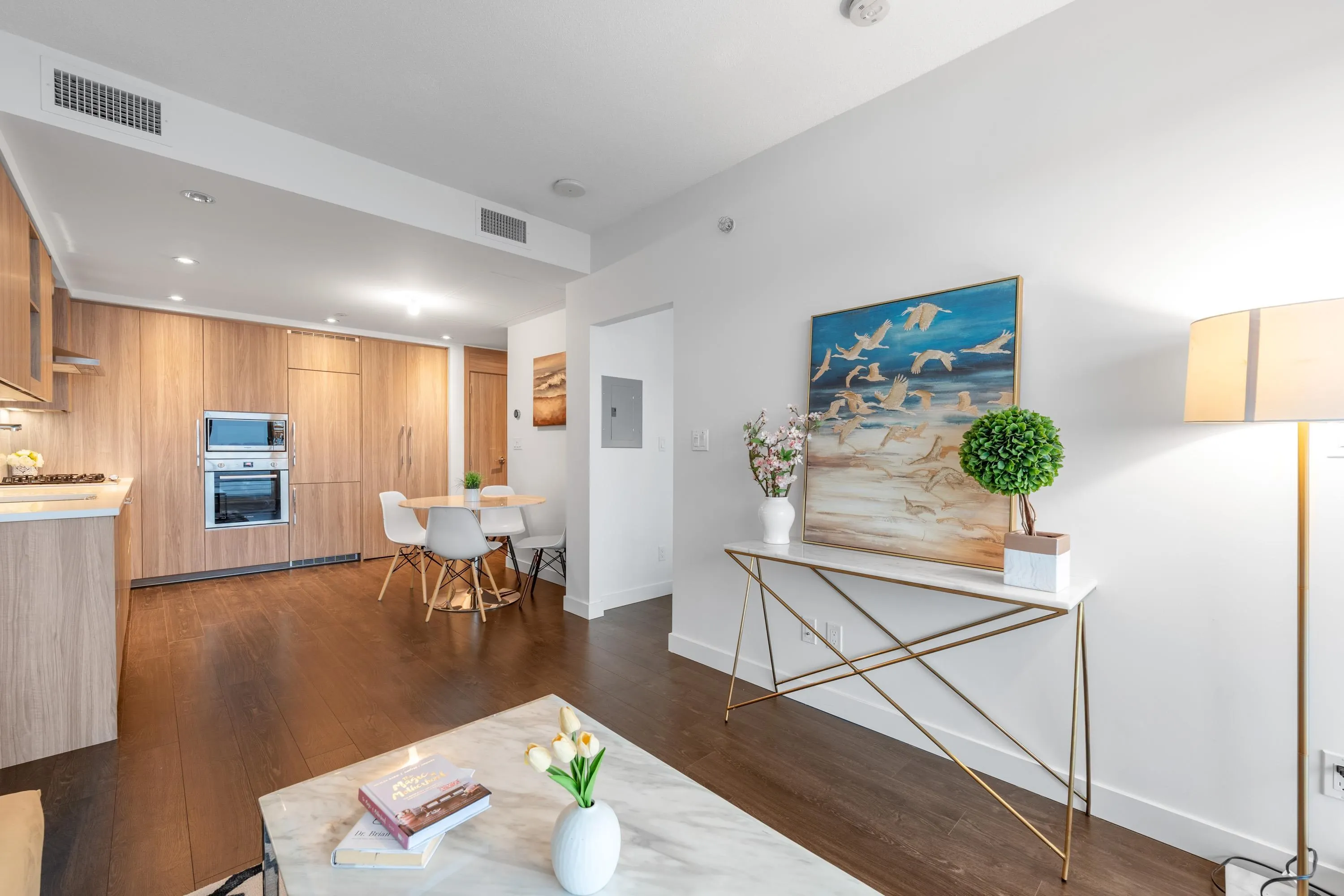 3905 4730 Lougheed Highway