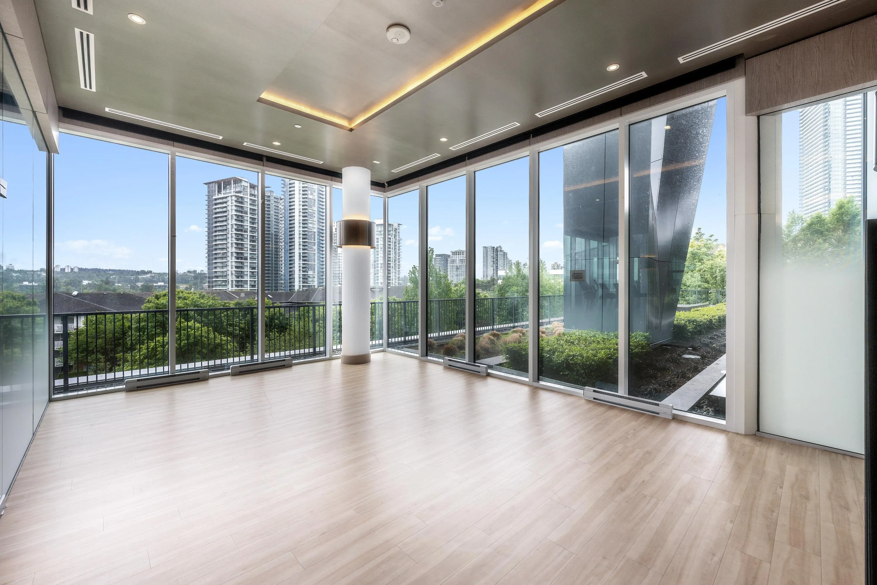 3905 4730 Lougheed Highway